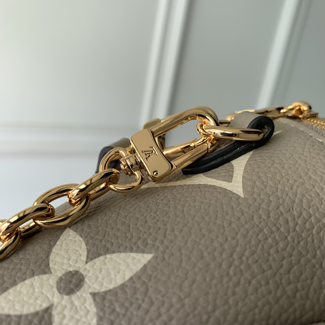 l0*is V*t0n mini bumbag-17 x 12 x 9.5cm