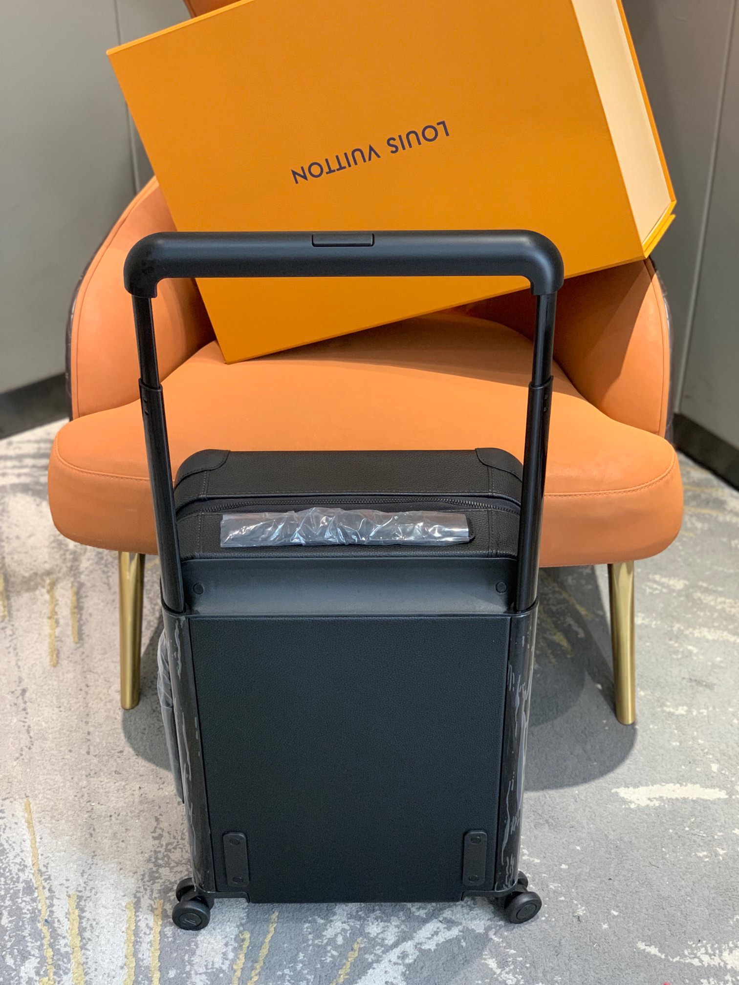 l0*is V*t0n horizon 55-‭38*55*21cm