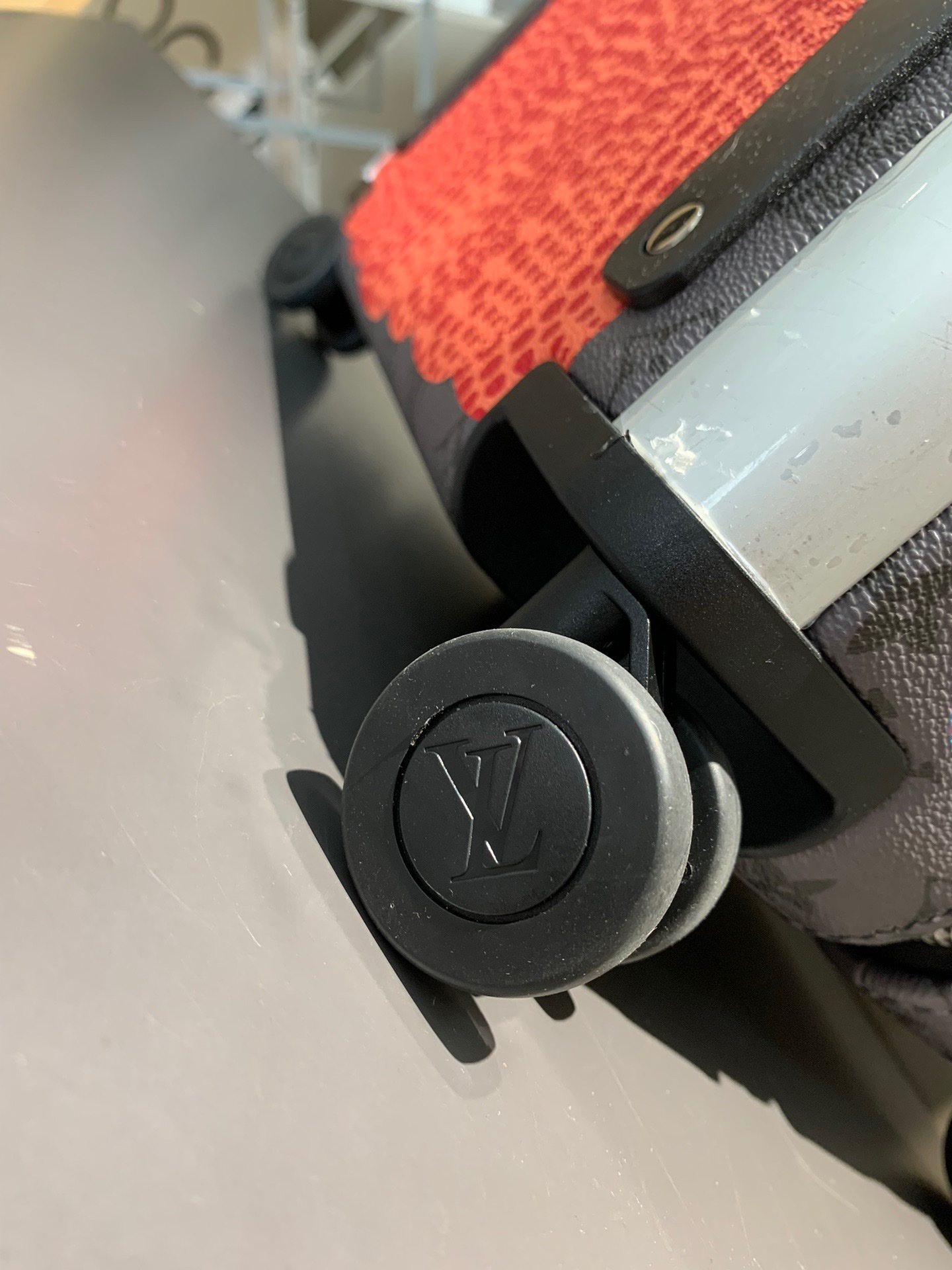 l0*is V*t0n horizon 55-‭38*55*21cm