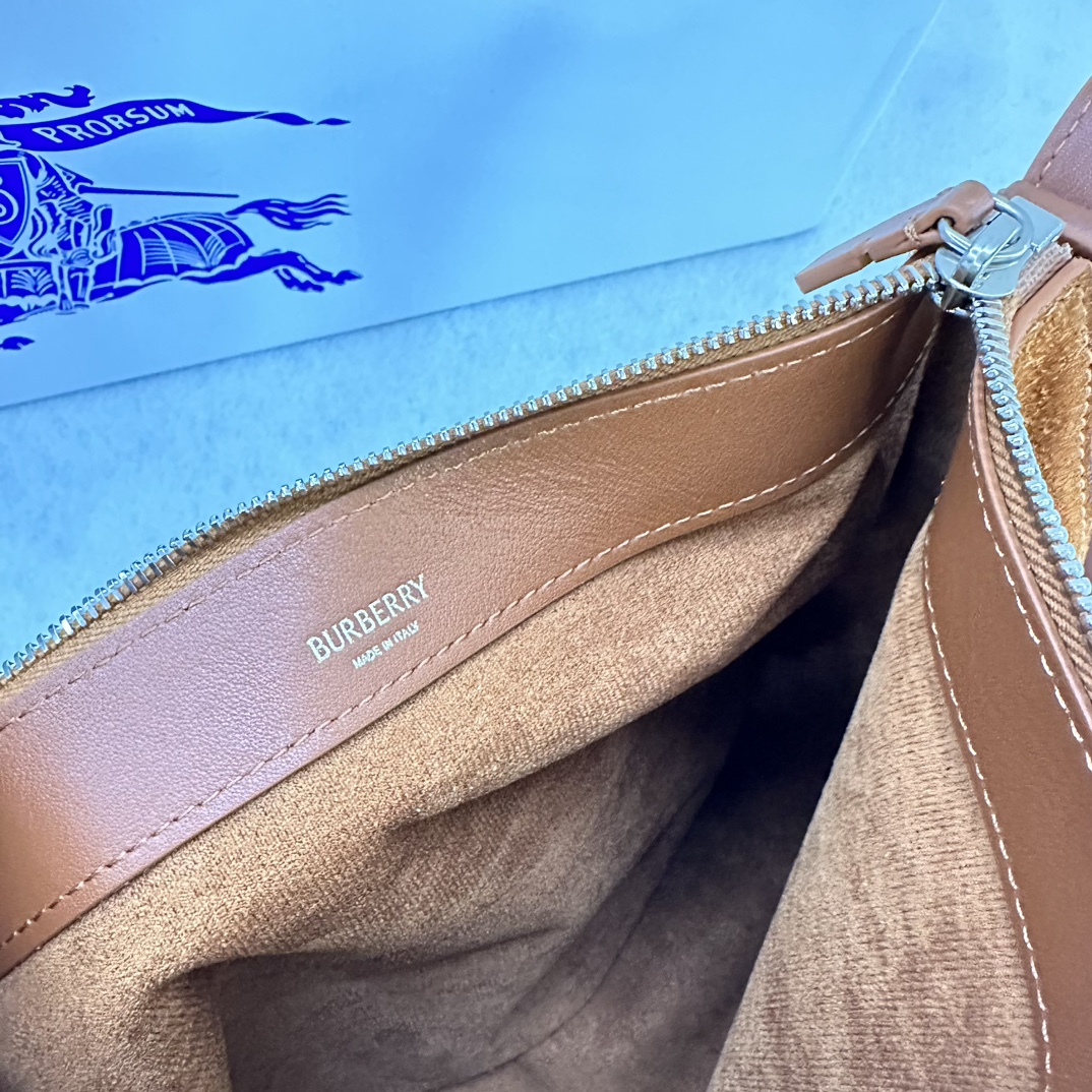 B**rry knight bag-24 x 8 x 23cm