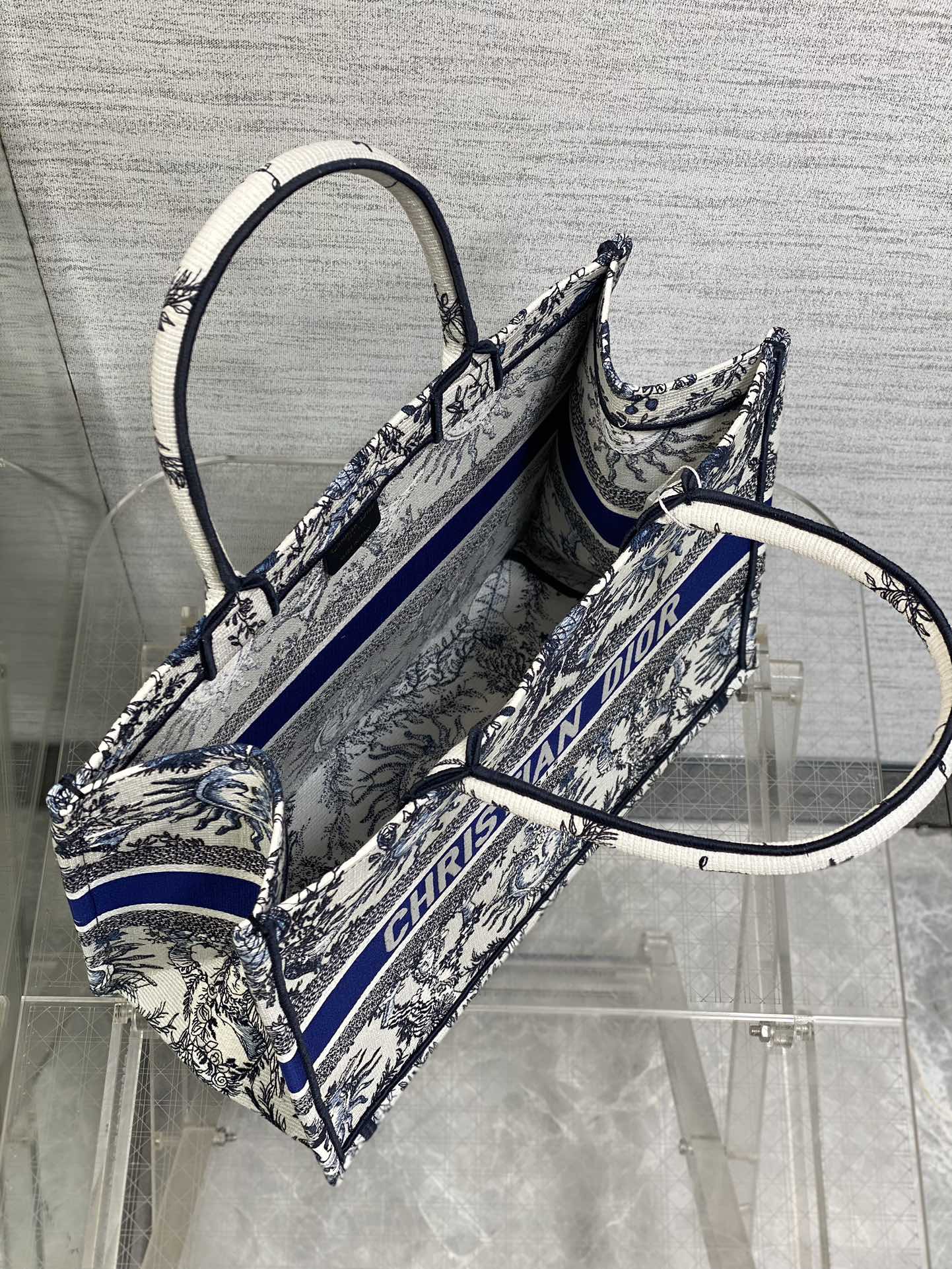 D*or small book tote-36.5cm