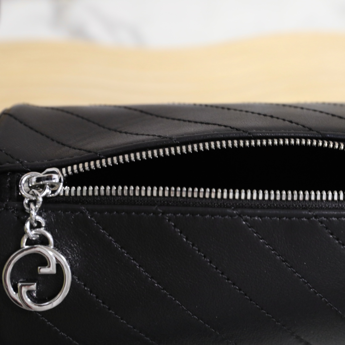 G*u*i blondie shoulder bag-13*25*12cm