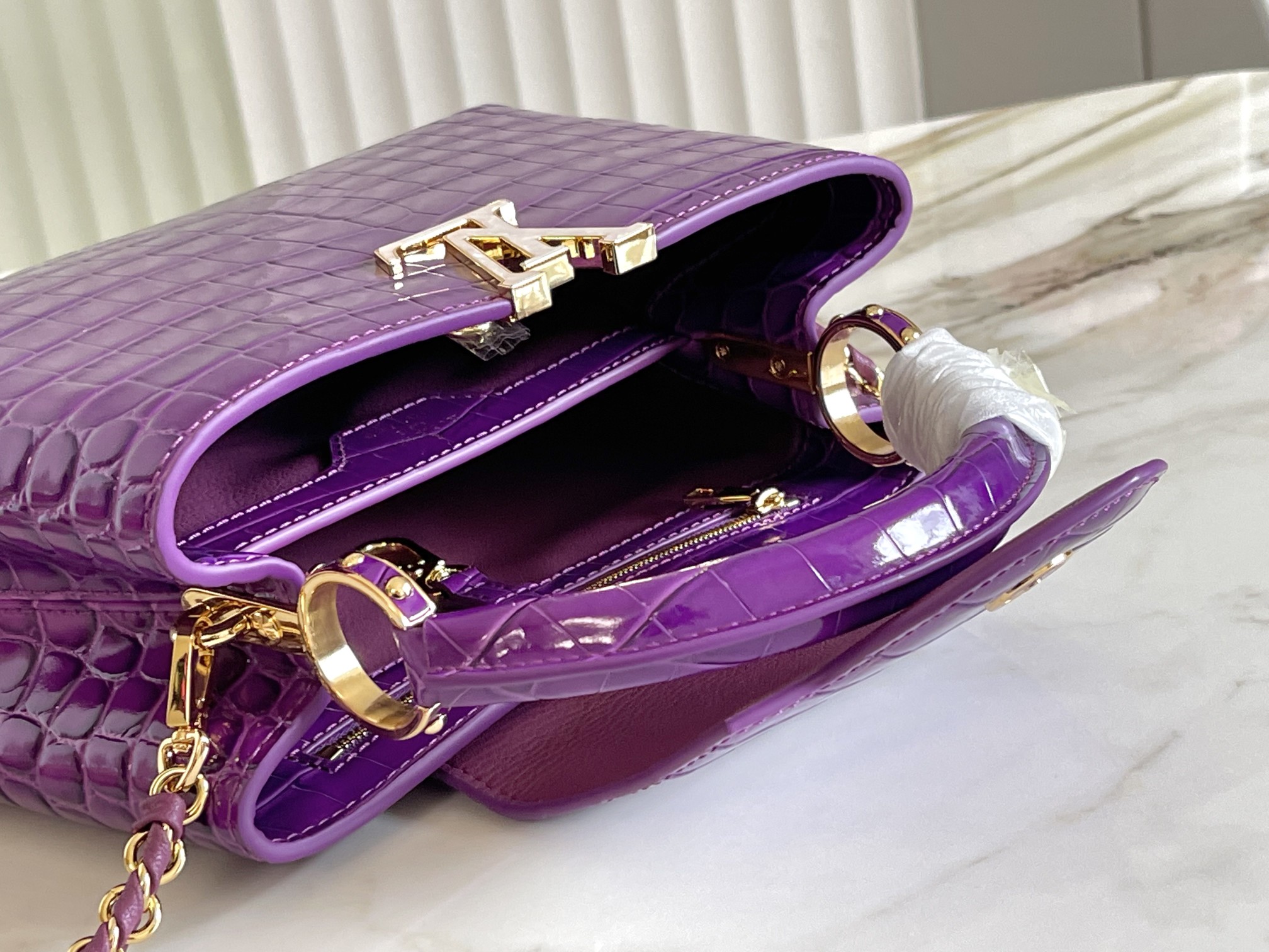 l0*is V*t0n capucines handlebag