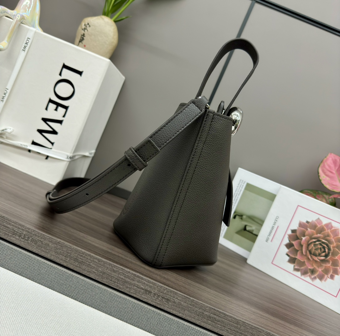 L0ew* mini pebble bucket bag-16*16*19.5cm