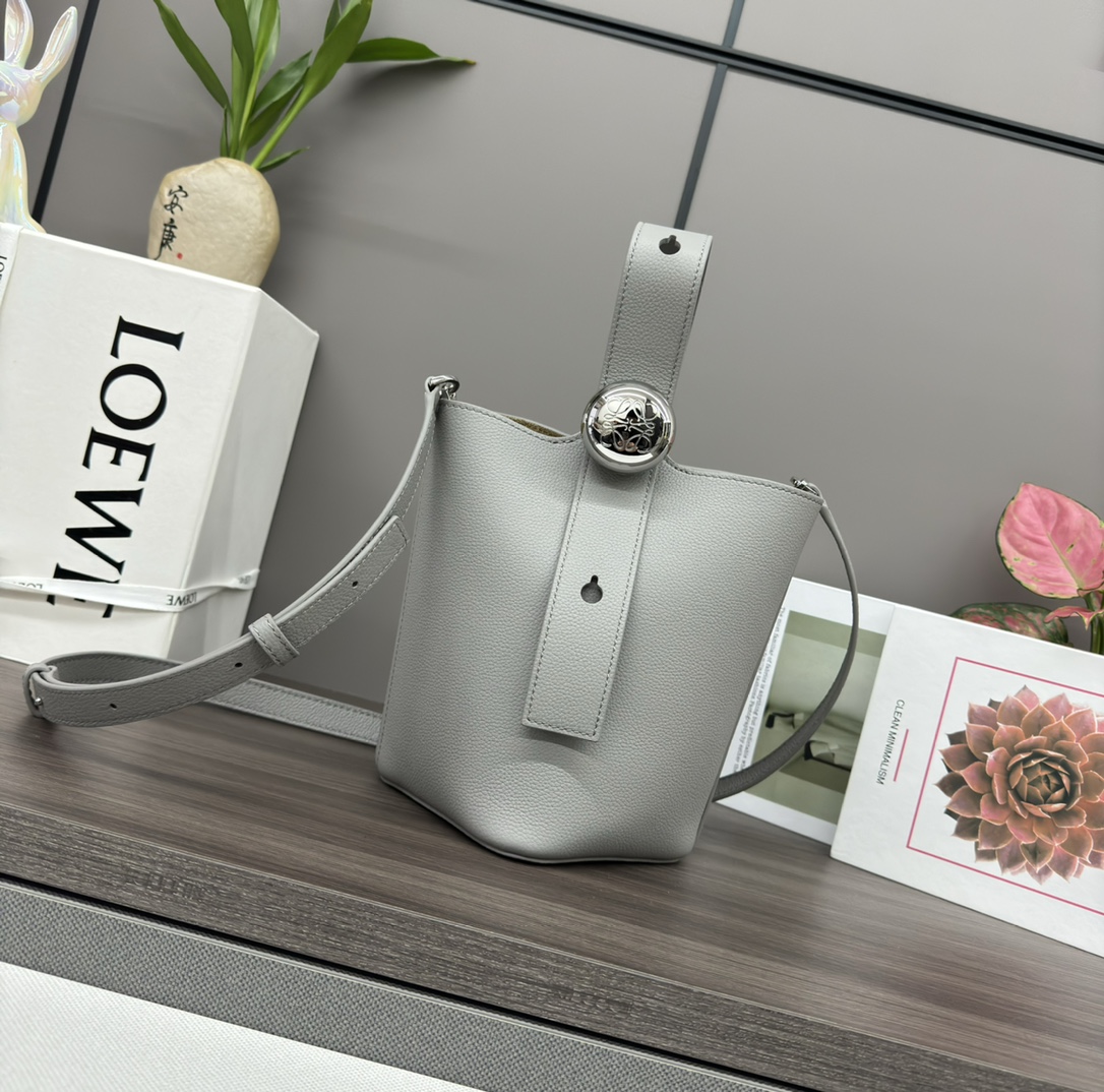 L0ew* mini pebble bucket bag-16*16*19.5cm