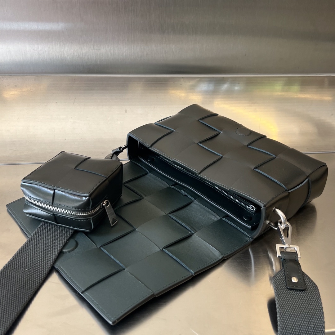 bo*te*ga Ve*ne*ta crossbody bag-23x15x5cm