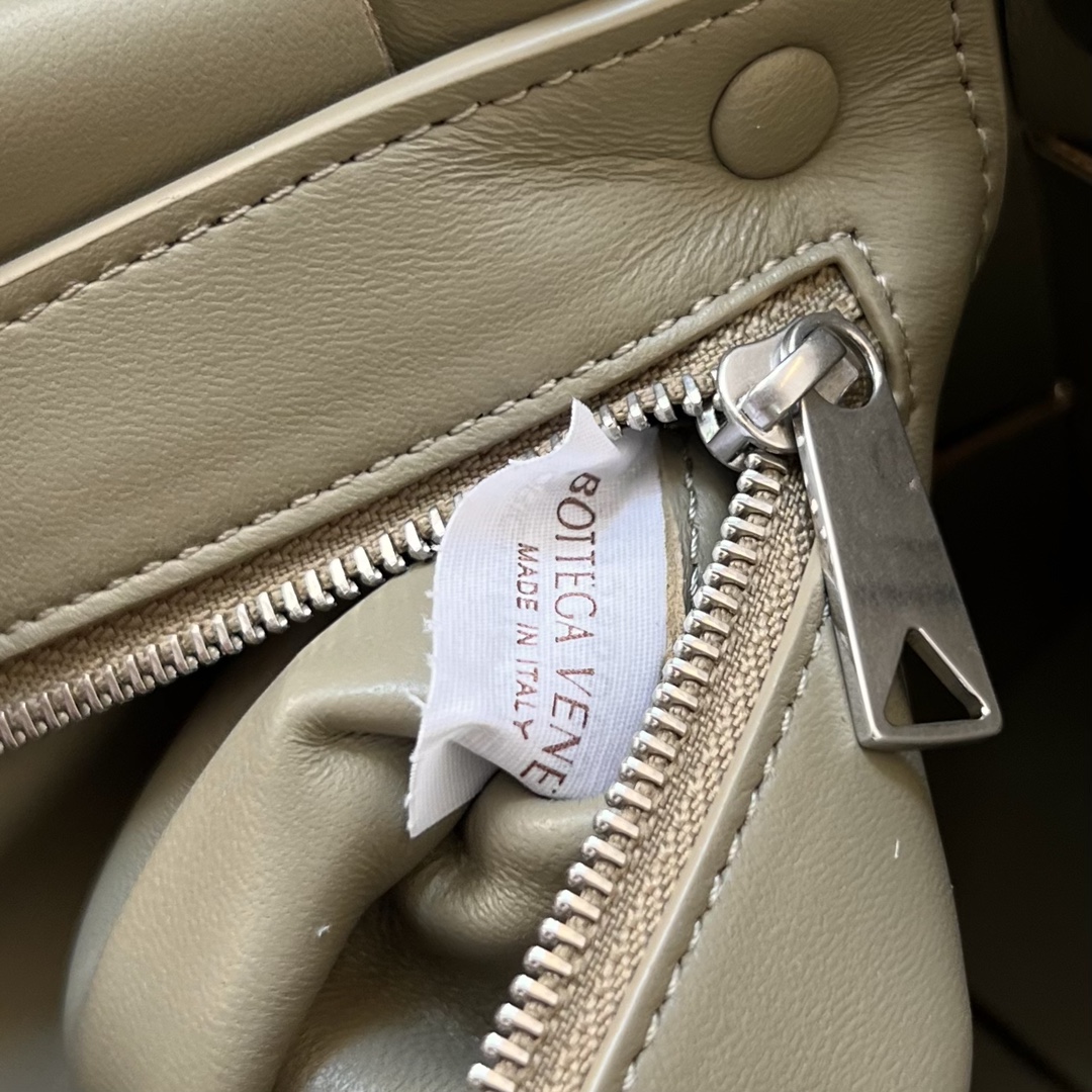 bo*te*ga Ve*ne*ta crossbody bag-23x15x5cm