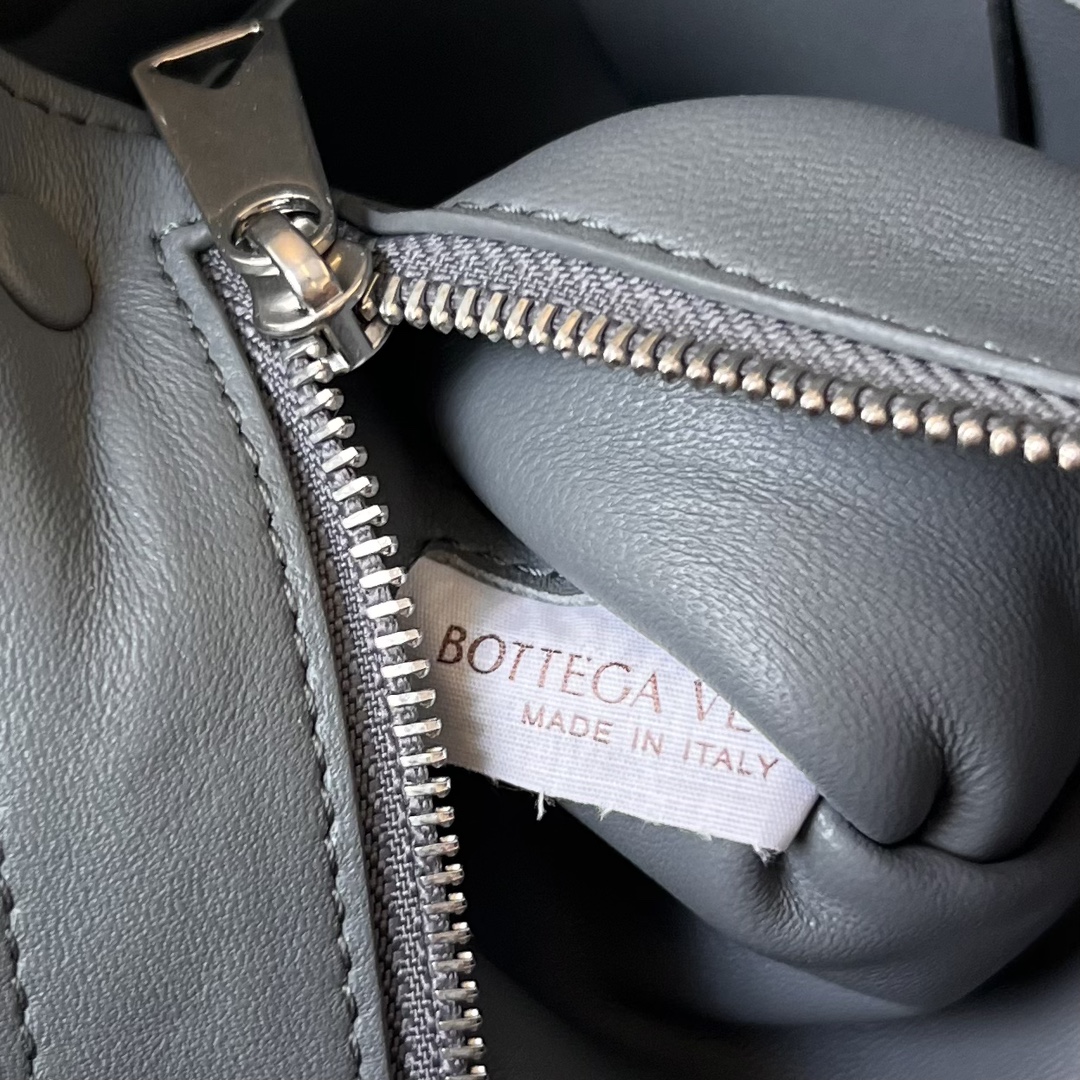 bo*te*ga Ve*ne*ta crossbody bag-23x15x5cm