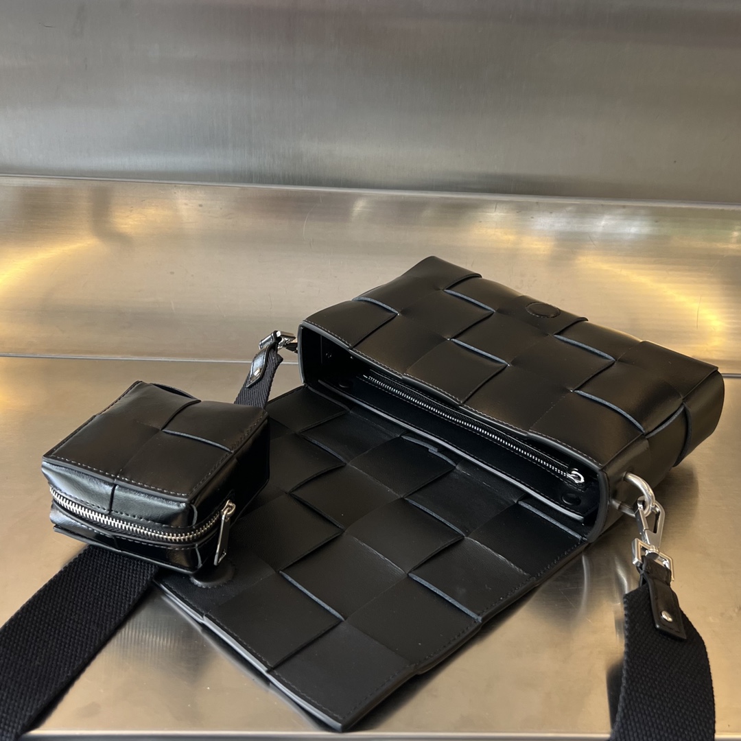 bo*te*ga Ve*ne*ta crossbody bag-23x15x5cm