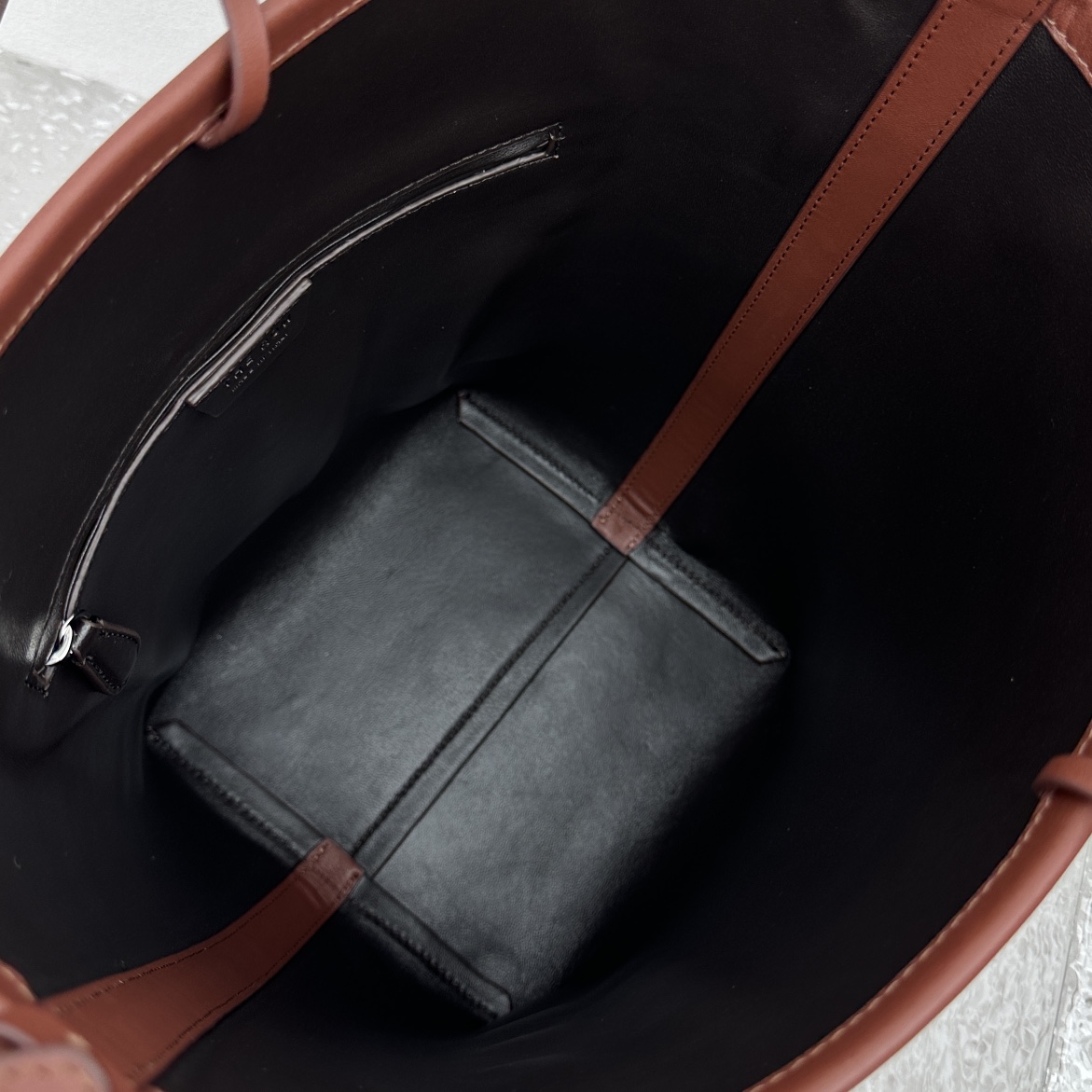 The R0w park tote-28*16*17cm