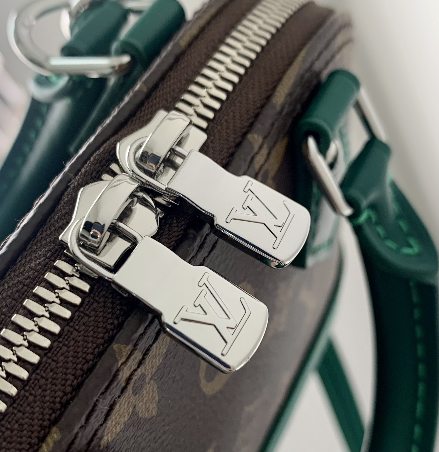 l0*is V*t0n nano alma-m82717-18*12*8cm