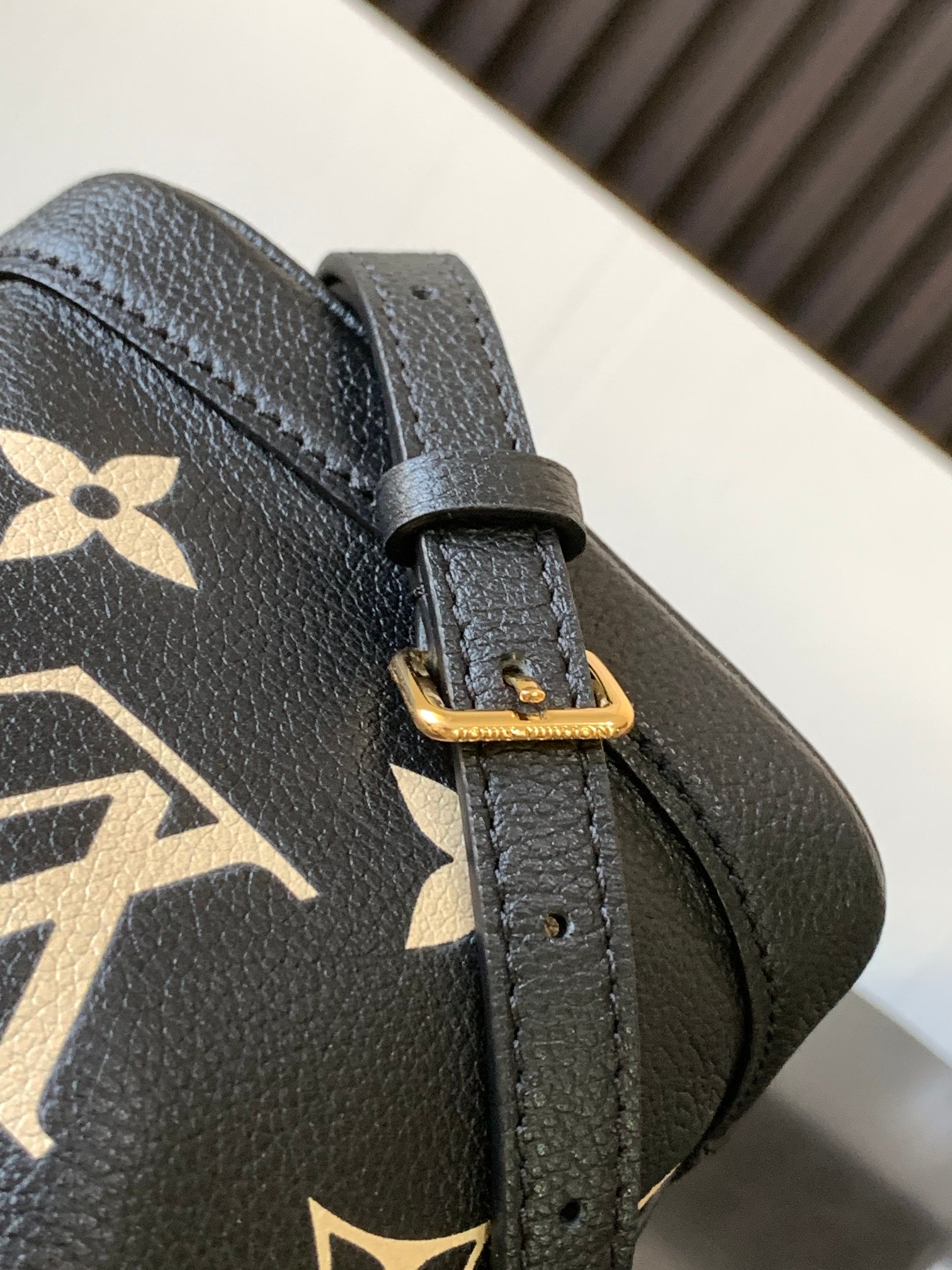 l0*is V*t0n nano noé-13 x 16 x 10cm