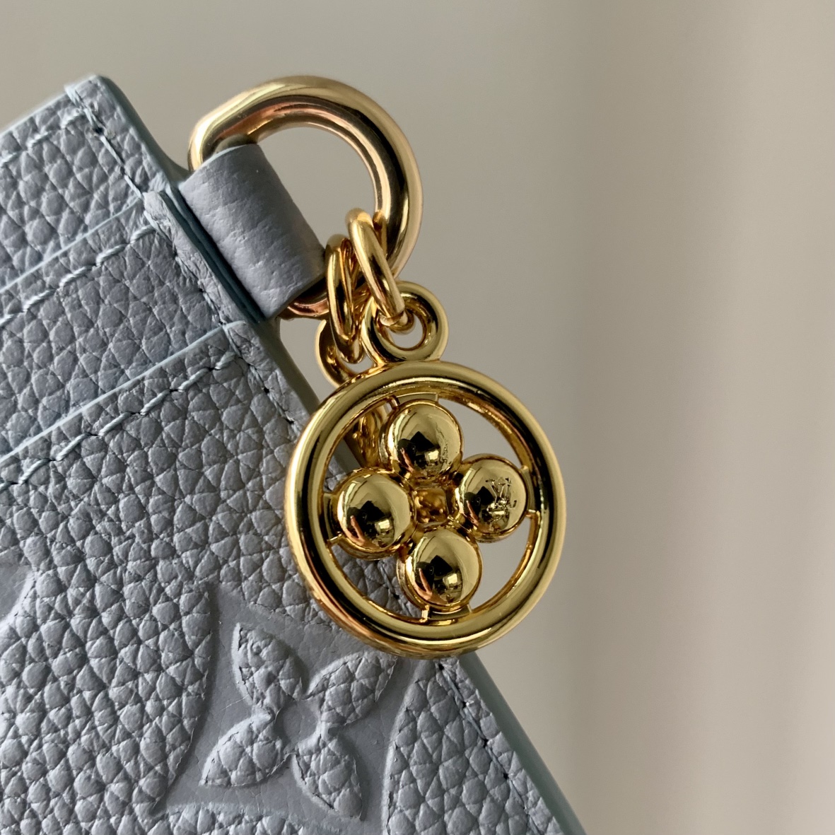 l0*is V*t0n wallet-m82132-10.2 x 7.3 x 0.3cm