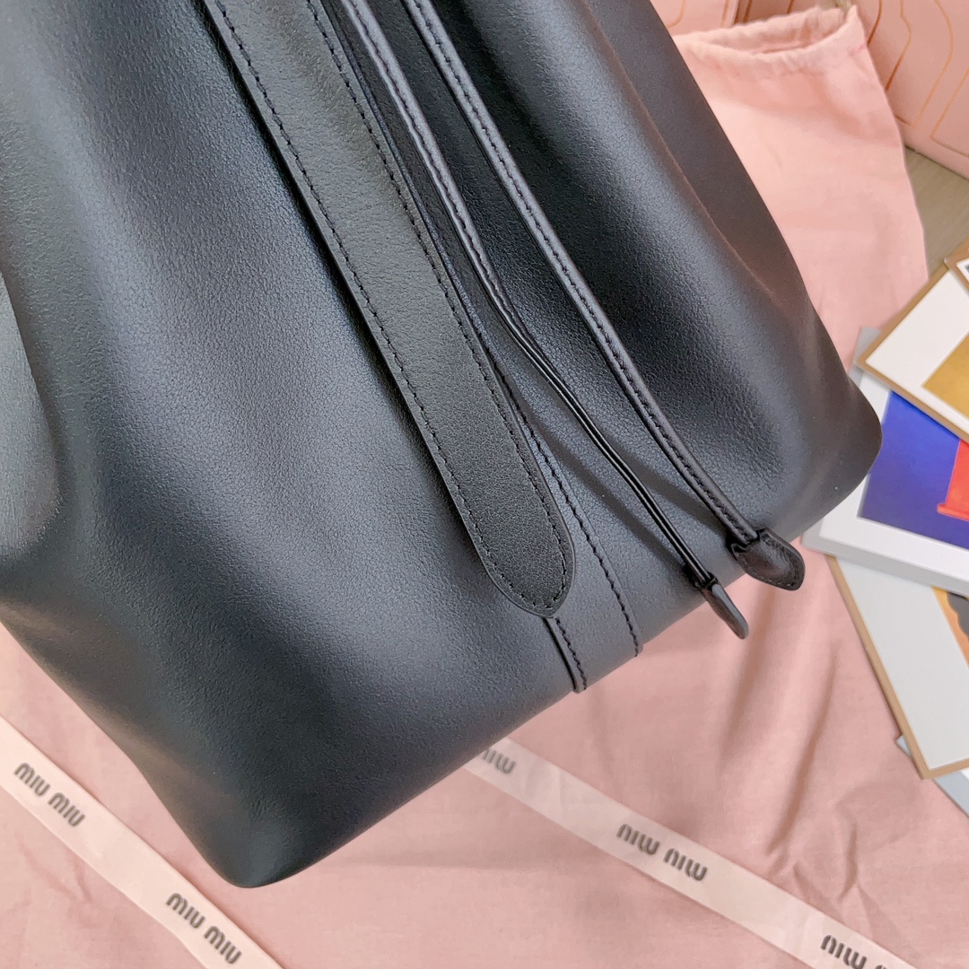 M*um*u bucket-23x 29x17cm