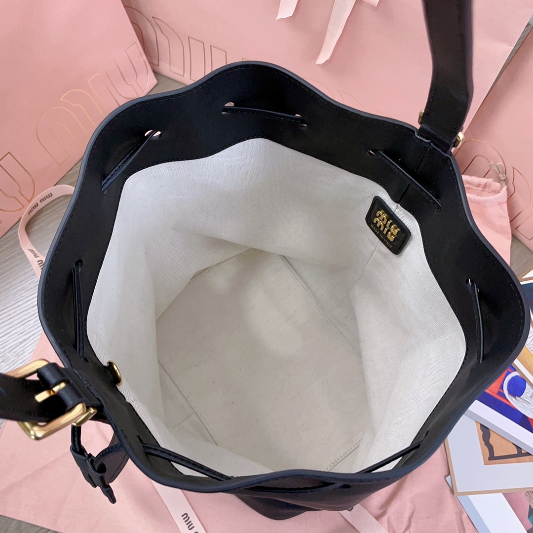 M*um*u bucket-23x 29x17cm