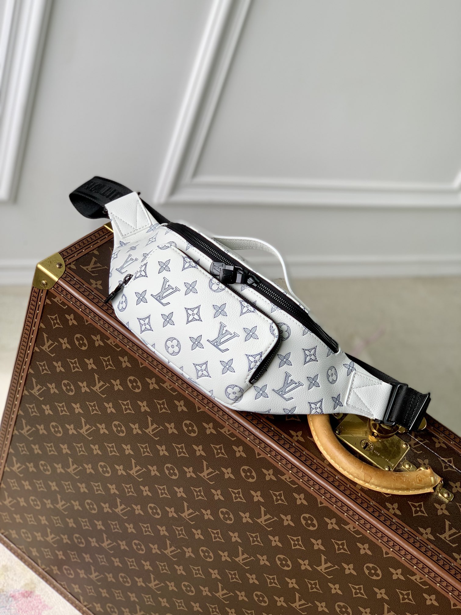 l0*is V*t0n rush waist bag-30 x 15 x 8cm