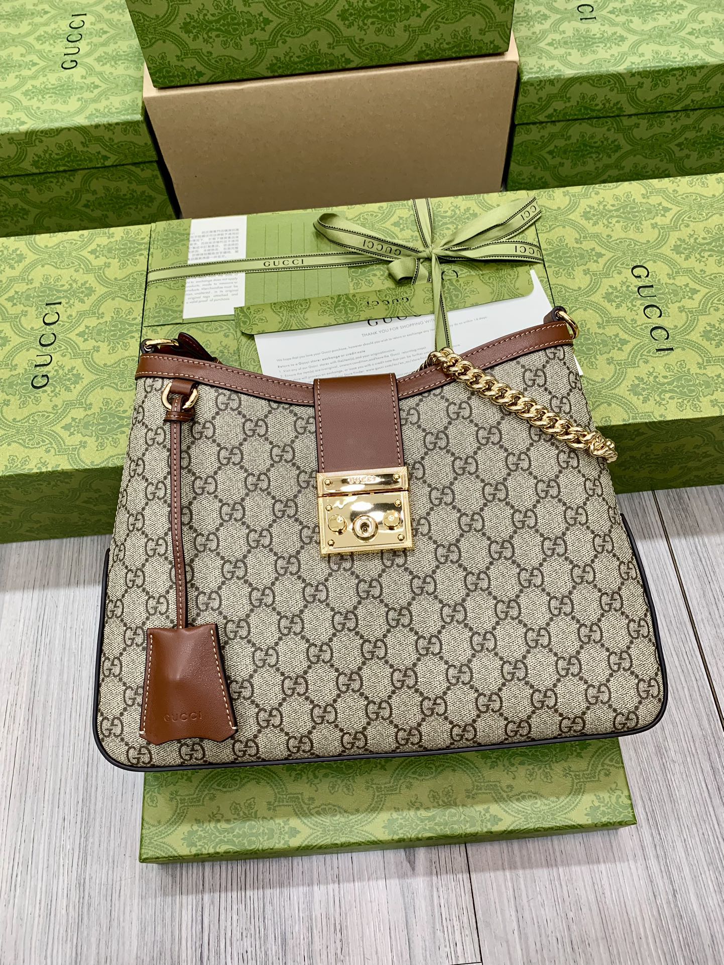 G*u*i padlock bag-32.5x 24x 5.5cm