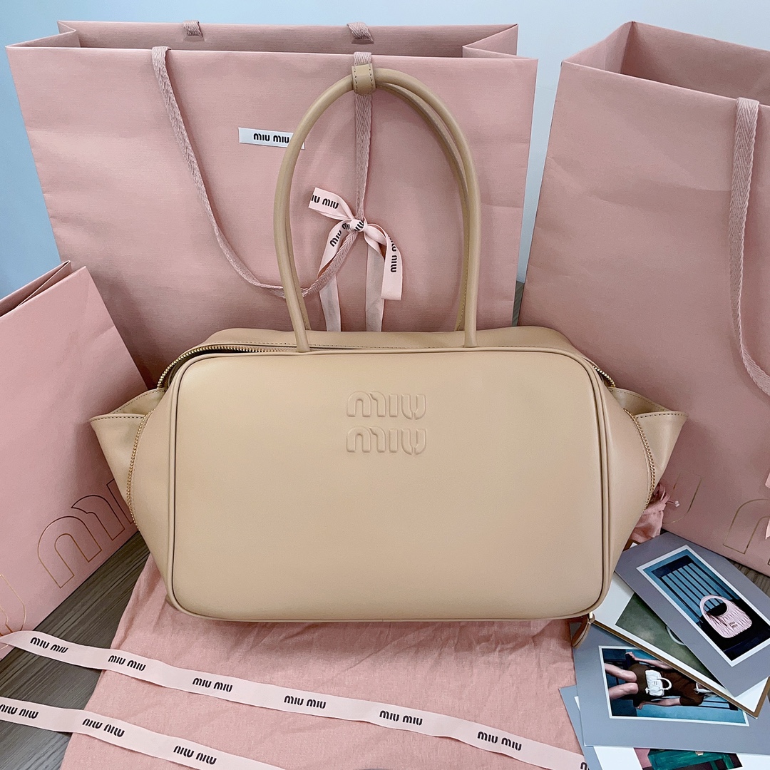 M*um*u leather top handbag-34x23x12cm