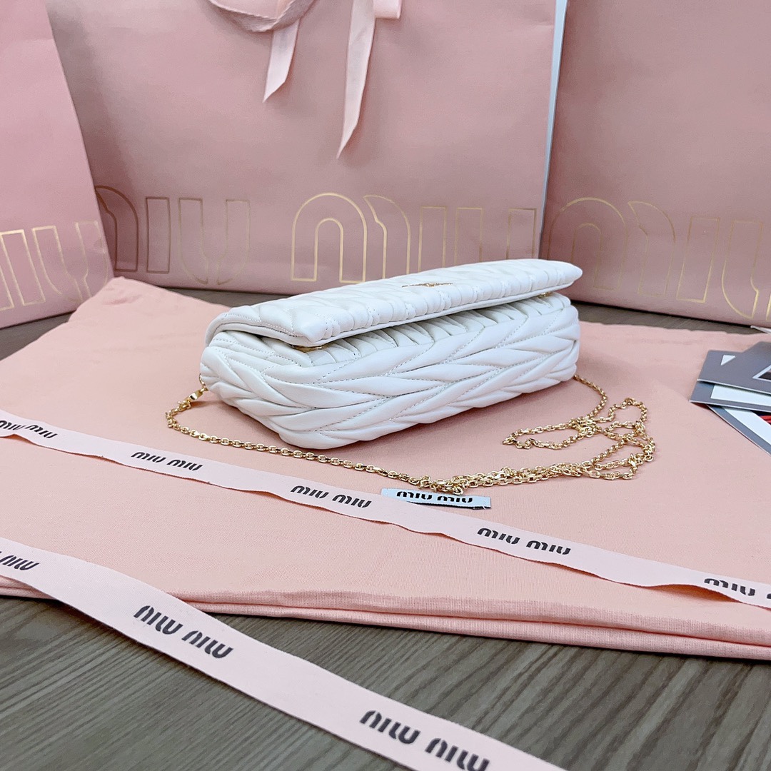 M*um*u leather matelassé mini shoulder bag-18 x9.5 x 4cm