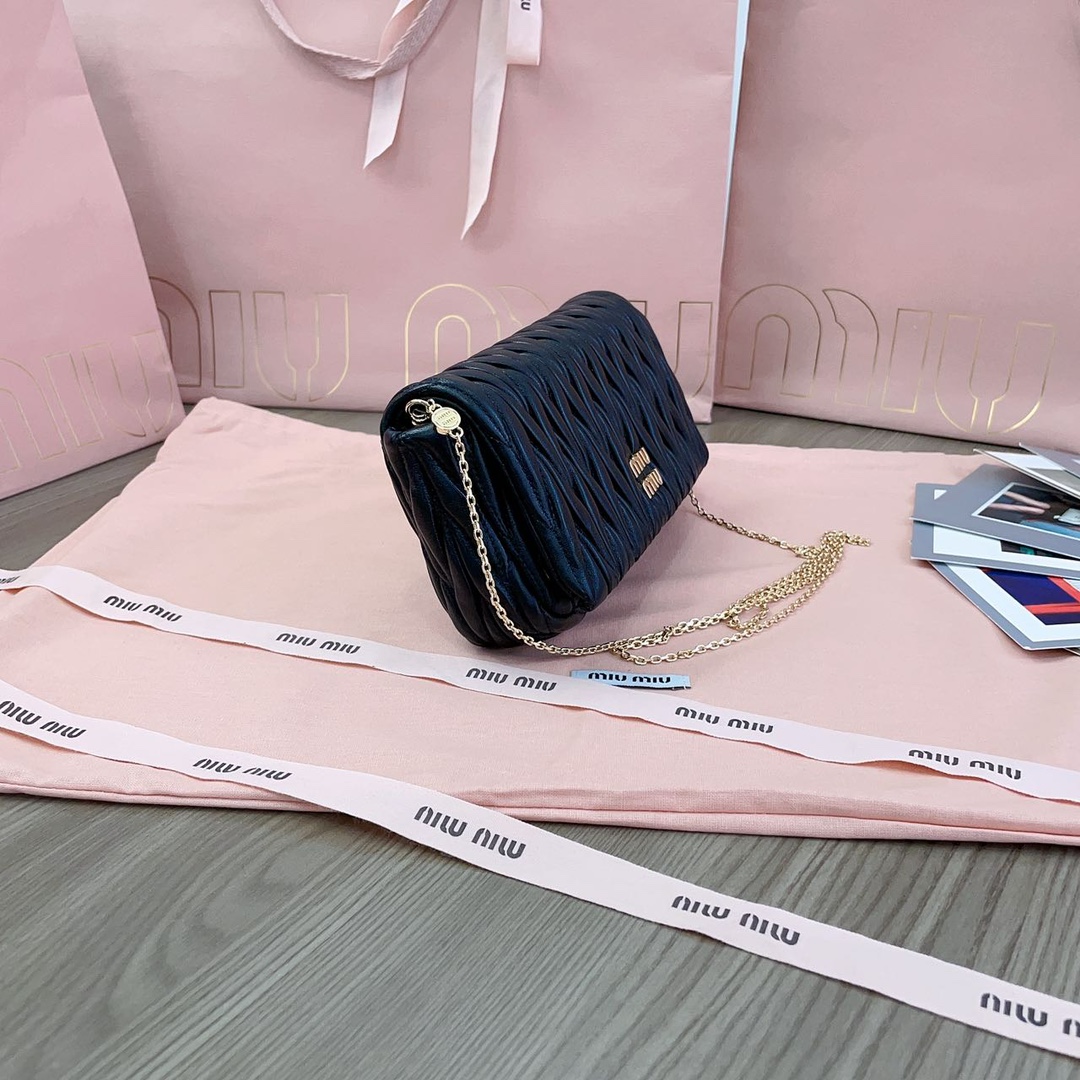 M*um*u leather matelassé mini shoulder bag-18 x9.5 x 4cm