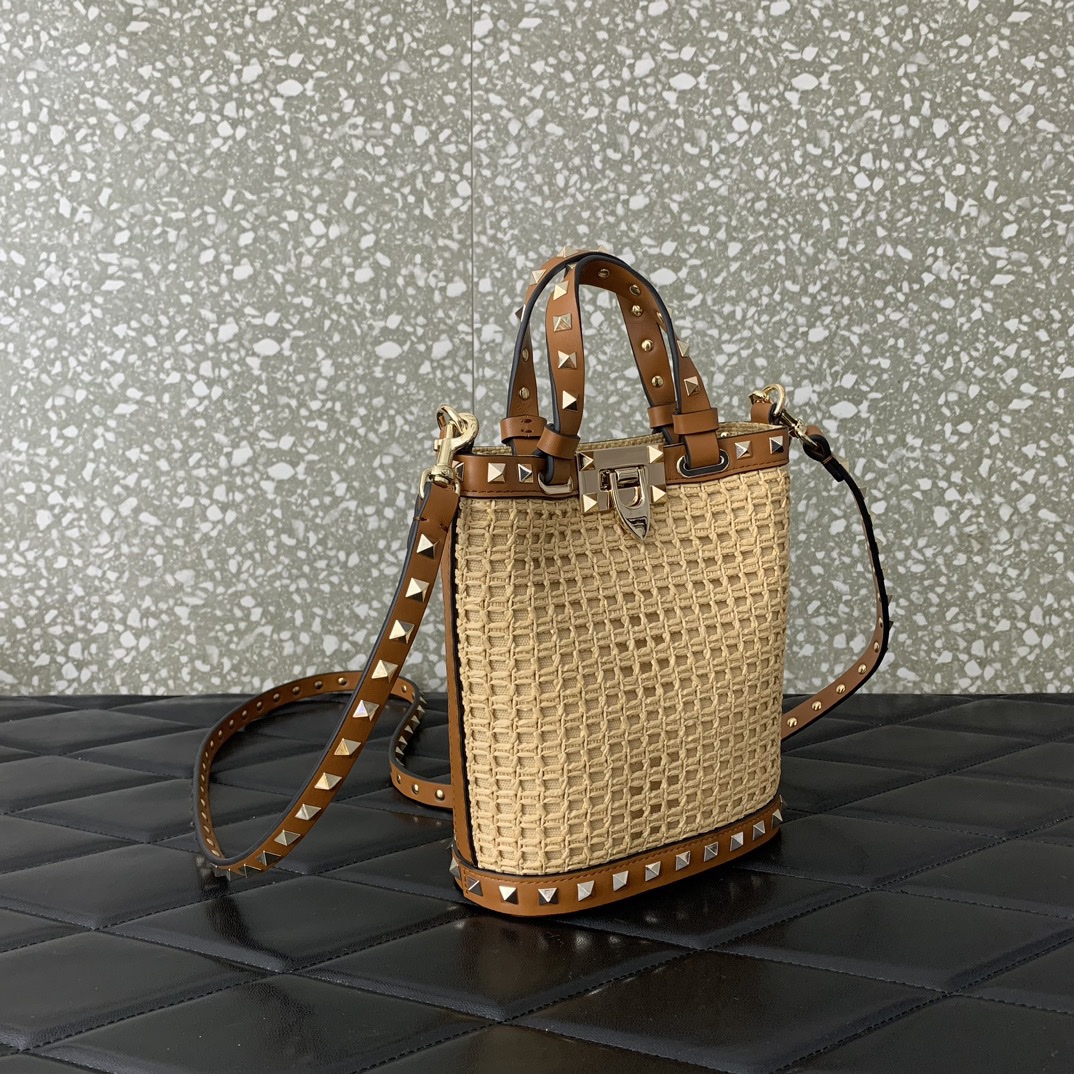 Va1e*ntin0 garavani rockstud bucket in woven raffia-16*19*8.5cm