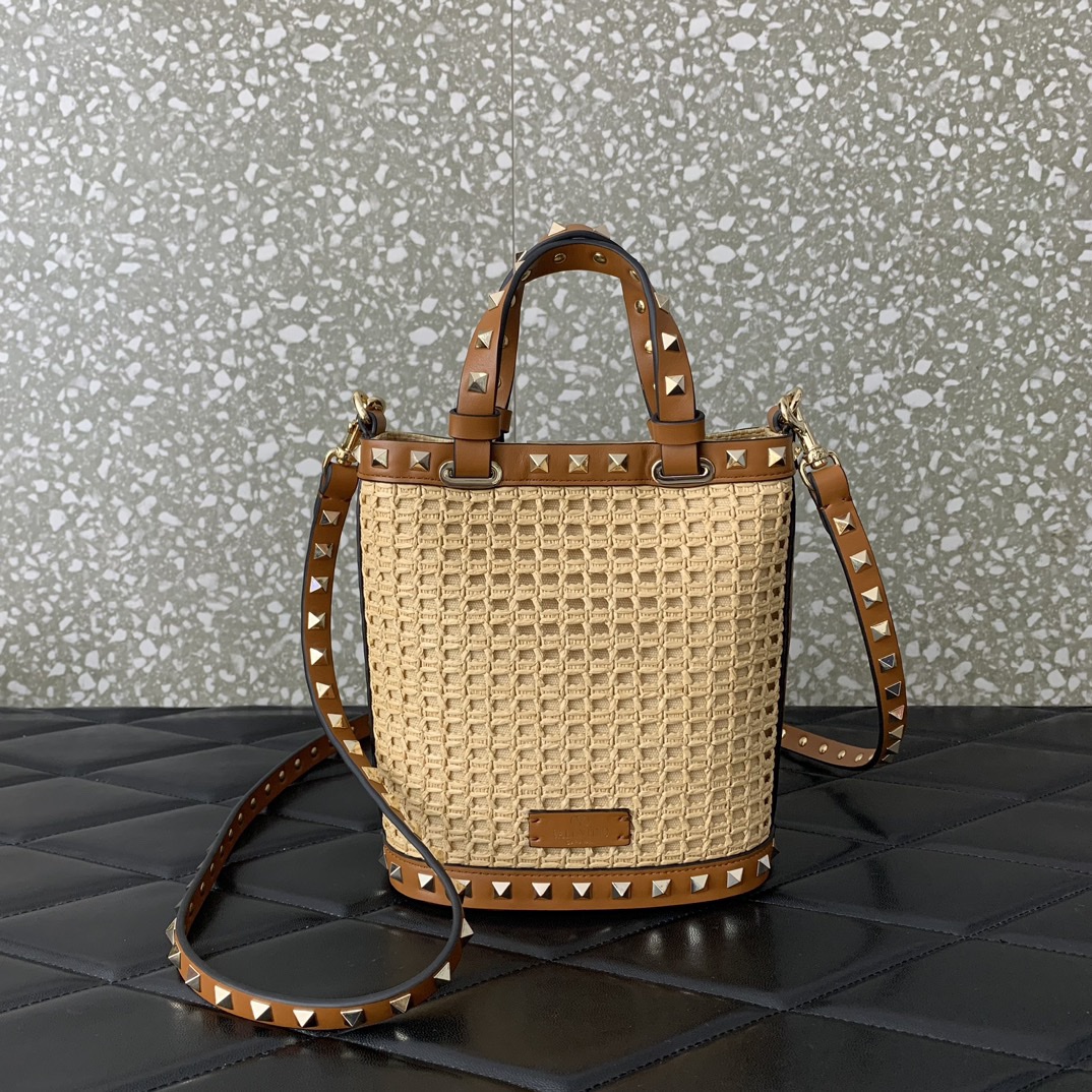 Va1e*ntin0 garavani rockstud bucket in woven raffia-16*19*8.5cm