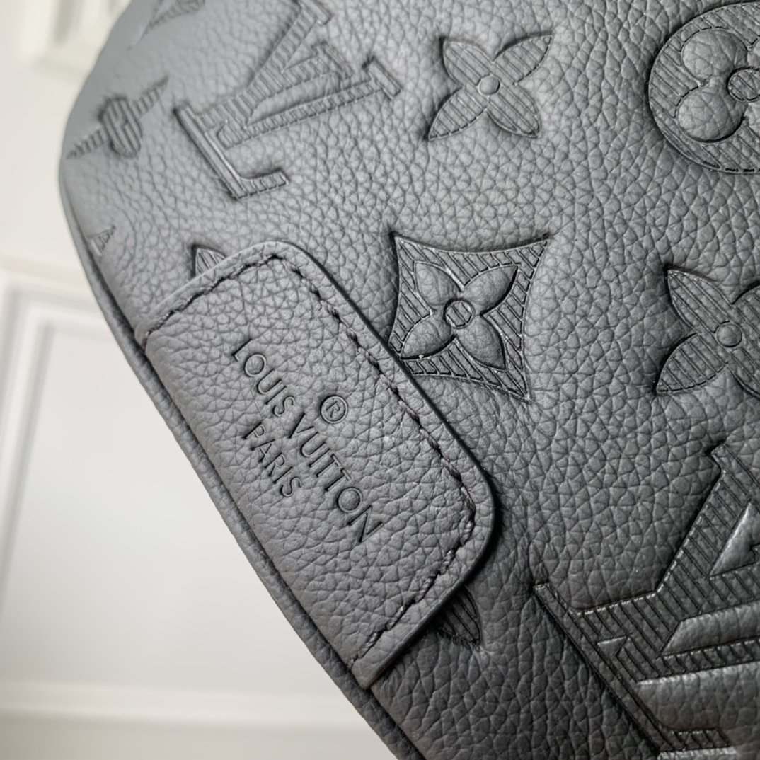 l0*is V*t0n discovery bumbag-44 x 15 x 9cm