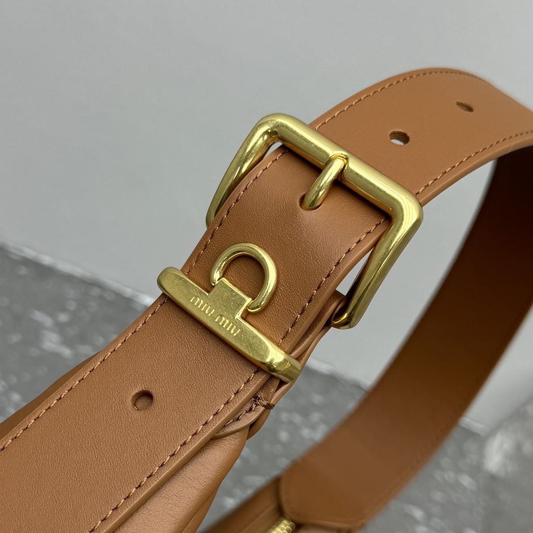 M*um*u black leather hobo bag-27*8*20cm