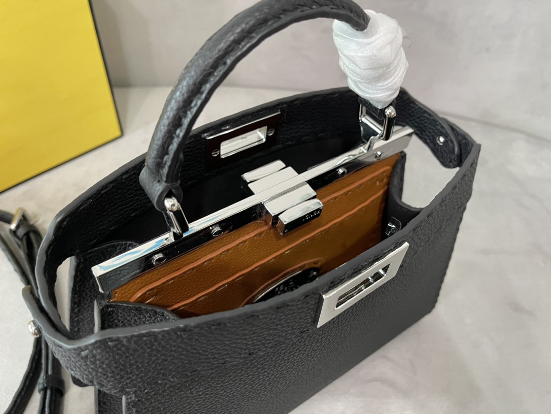 F**di iconic peekaboo-27x21x9.5cm