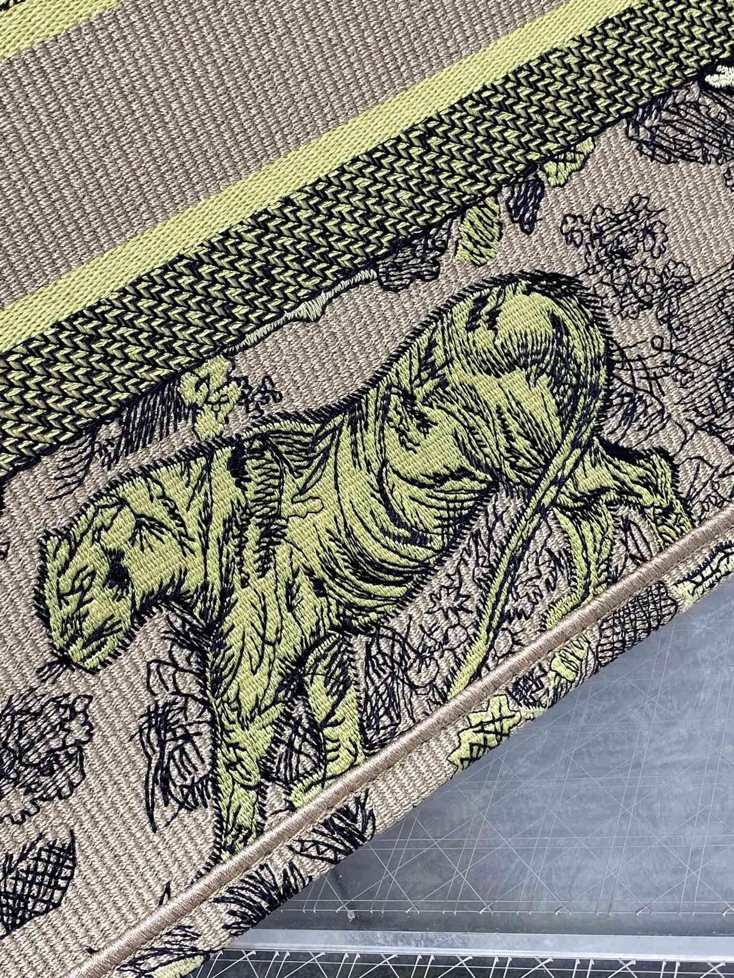 D*or small book tote-36.5cm