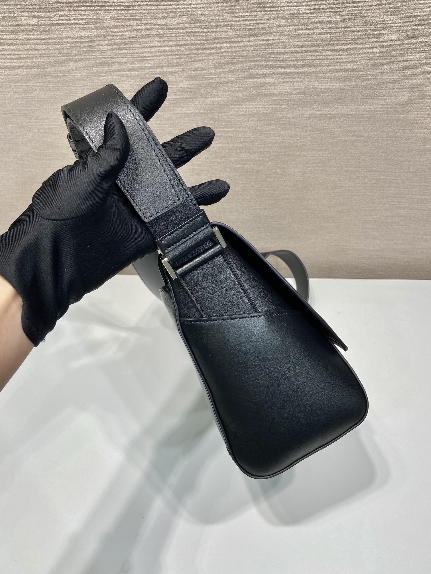 Pra*a 2vd069 messenger bag-22*22*12cm