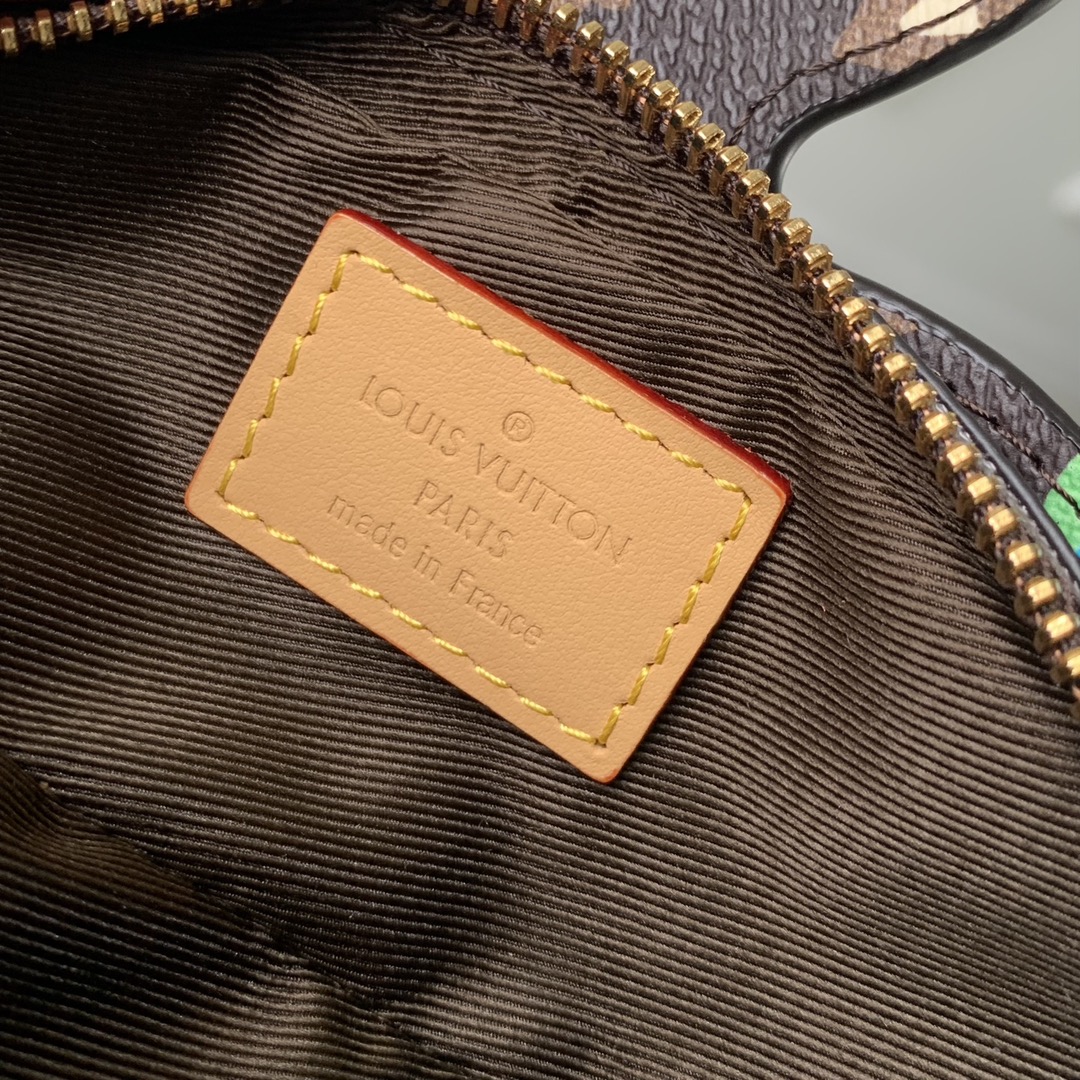 l0*is V*t0n mini crpssbody bag-23 x 16 x 4cm