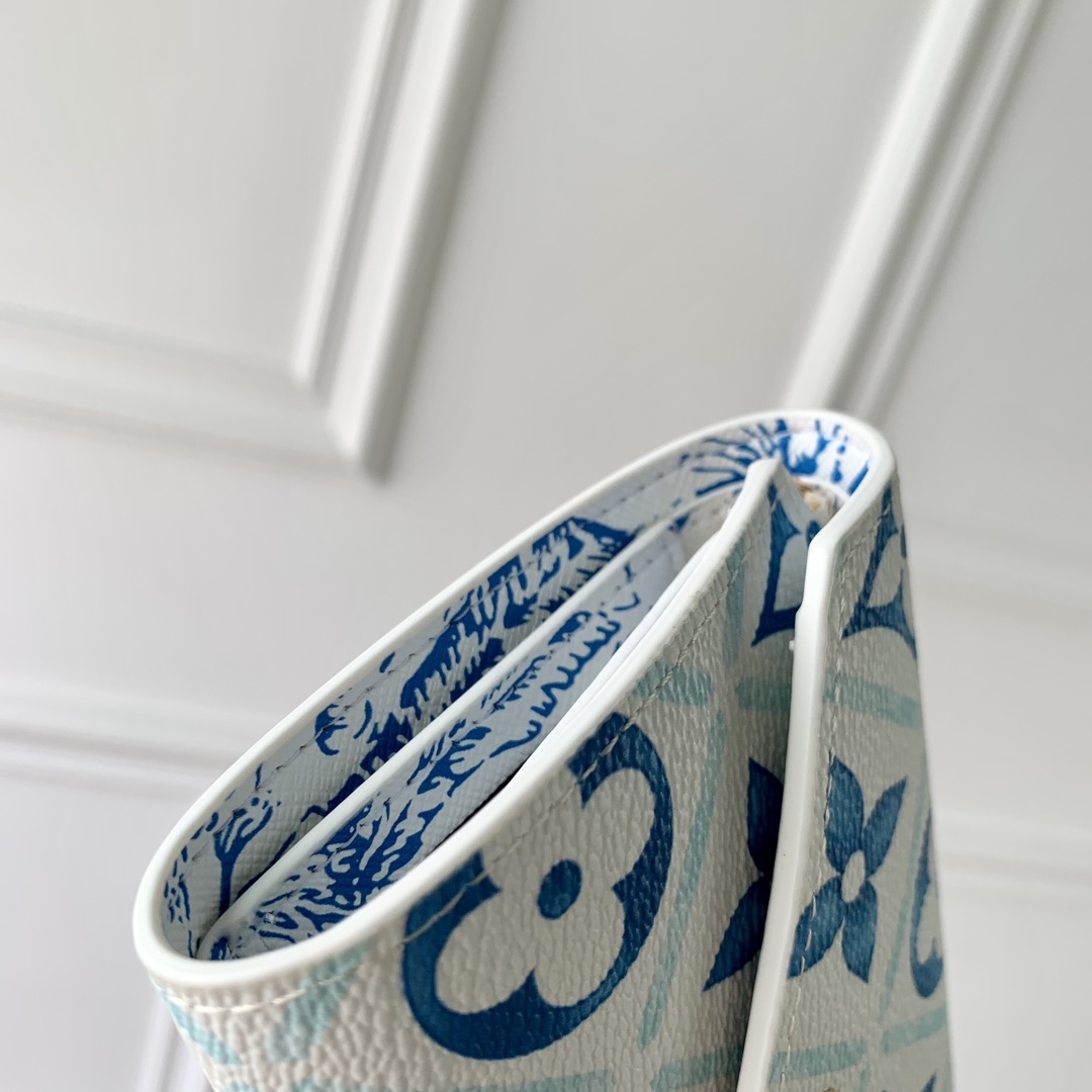 l0*is V*t0n victorine by the pool wallet-12 x 9.5 x 2.5cm