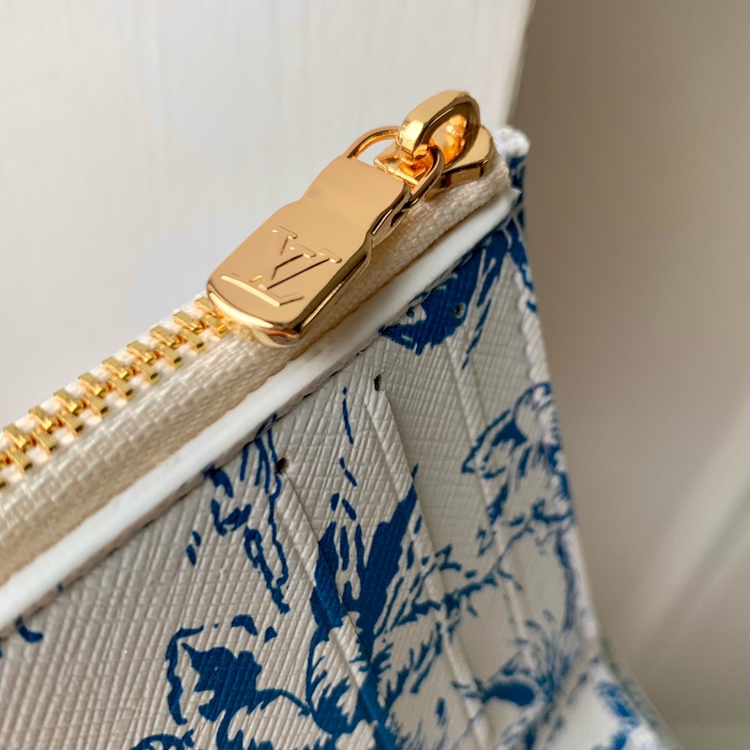 l0*is V*t0n victorine by the pool wallet-12 x 9.5 x 2.5cm