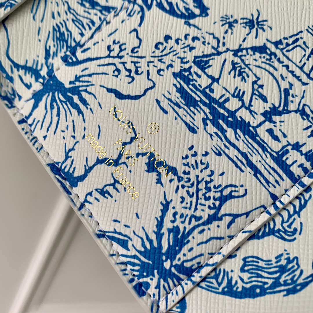 l0*is V*t0n victorine by the pool wallet-12 x 9.5 x 2.5cm