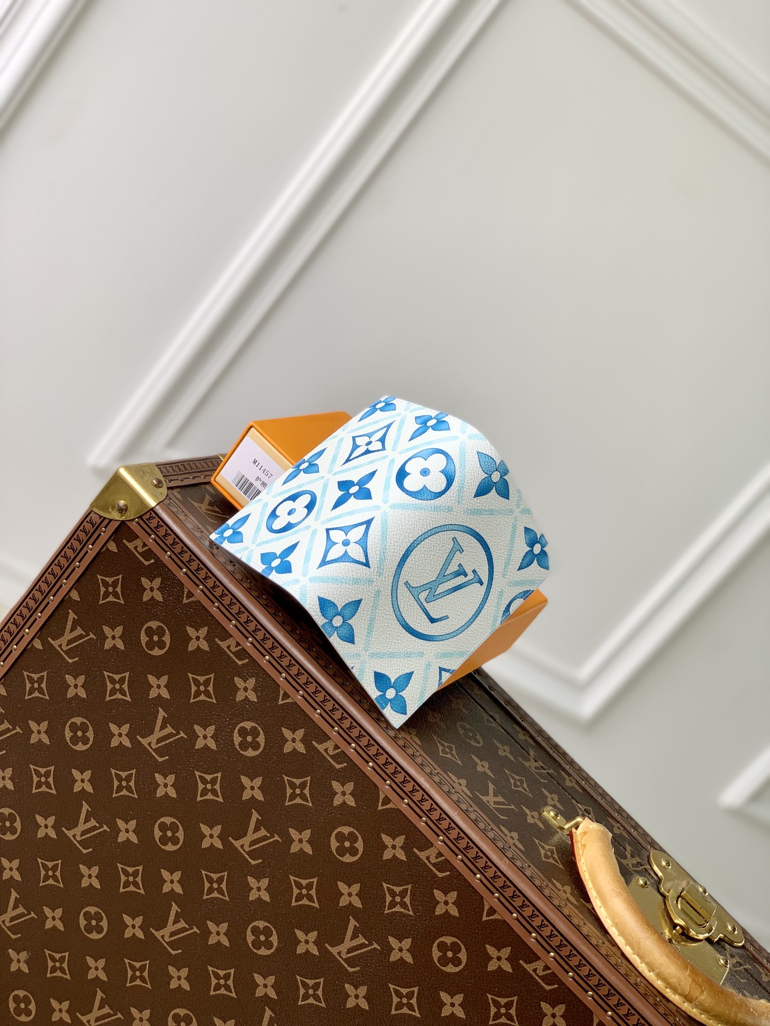 l0*is V*t0n by the pool wallet-10 x 14 x 2.5cm