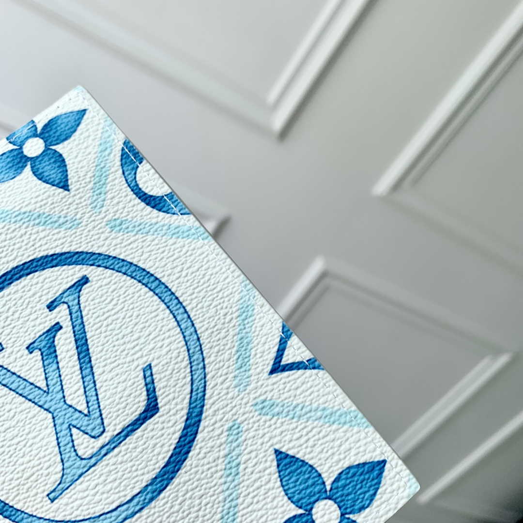 l0*is V*t0n by the pool wallet-10 x 14 x 2.5cm