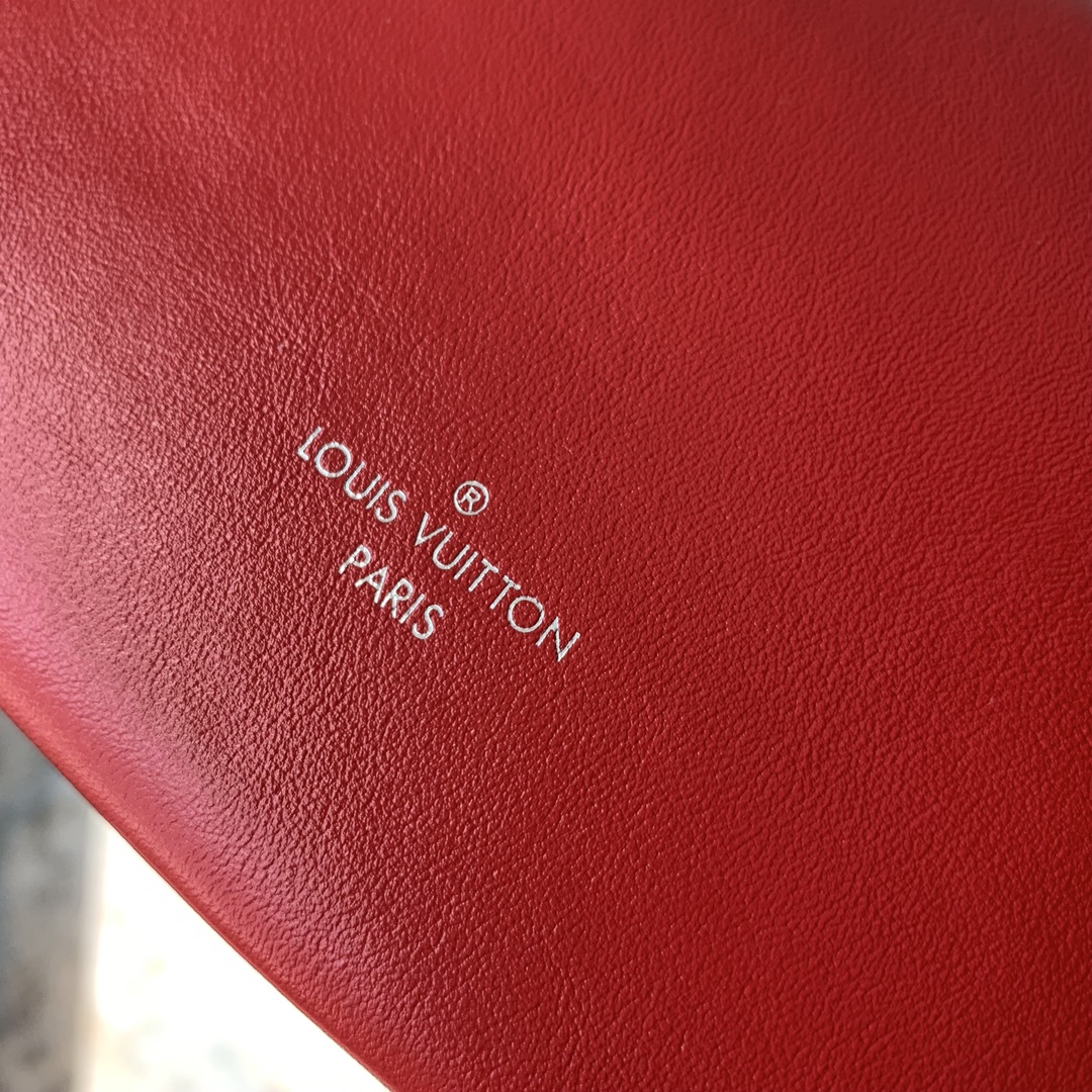 l0*is V*t0n slim trunk--m25445-23 x 12 x 4cm