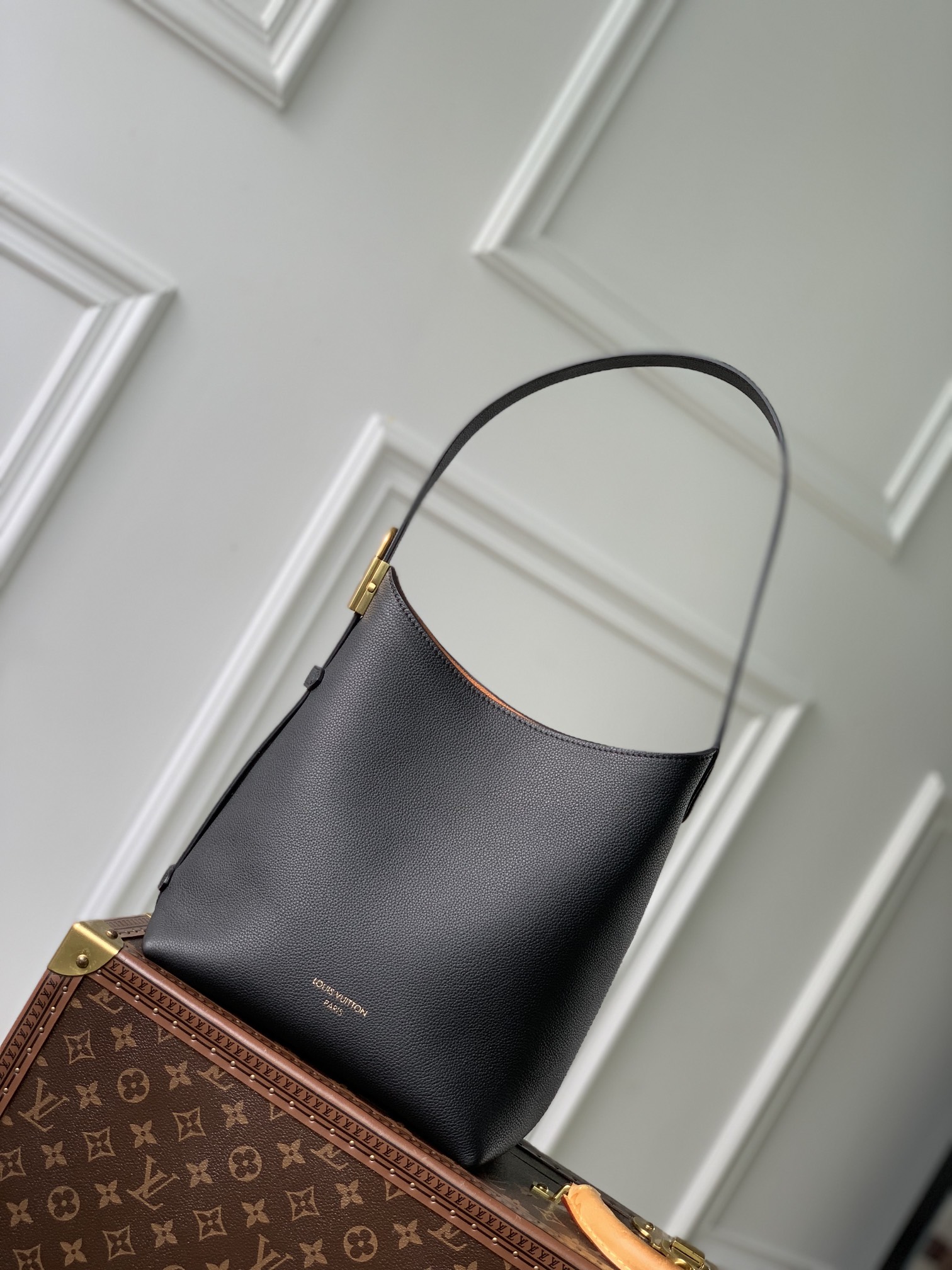 l0*is V*t0n low key hobo-m25352-24 x 28 x 16cm