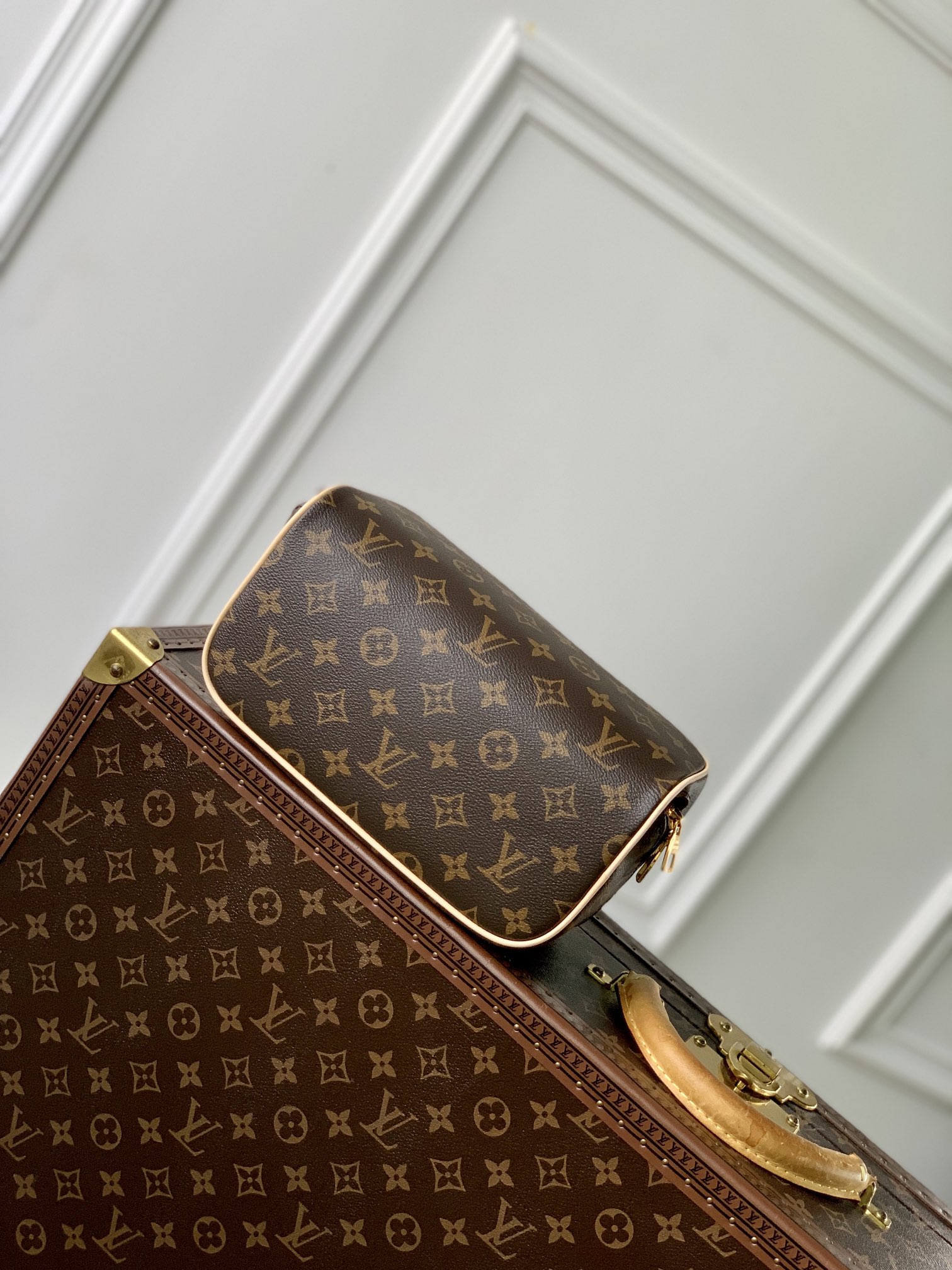 l0*is V*t0n toiletry bag 2 compartments bag-24 x 13 x 13cm