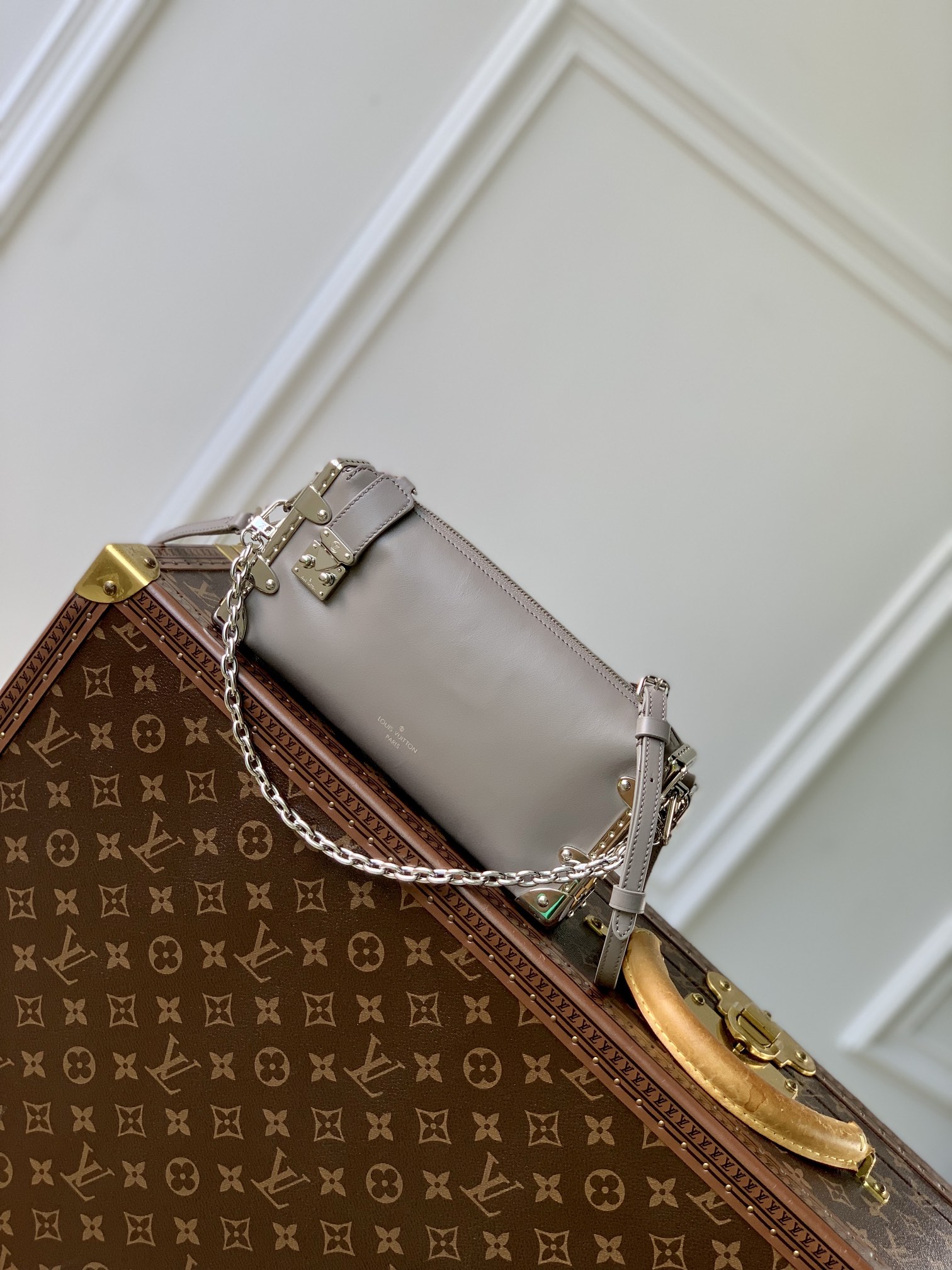 l0*is V*t0n slim trunk--m25445-23 x 12 x 4cm