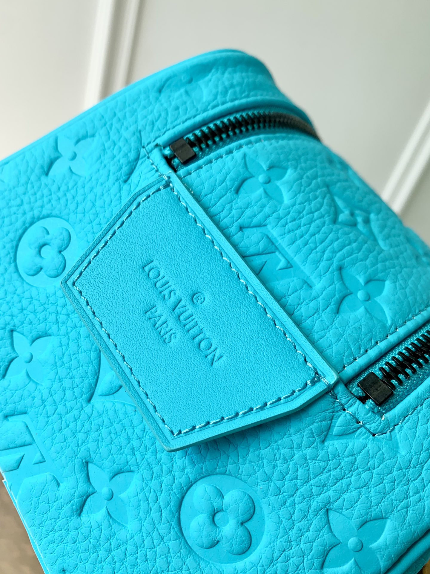 l0*is V*t0n toiletry bag- m11482-28 x 15 x 16.5cm