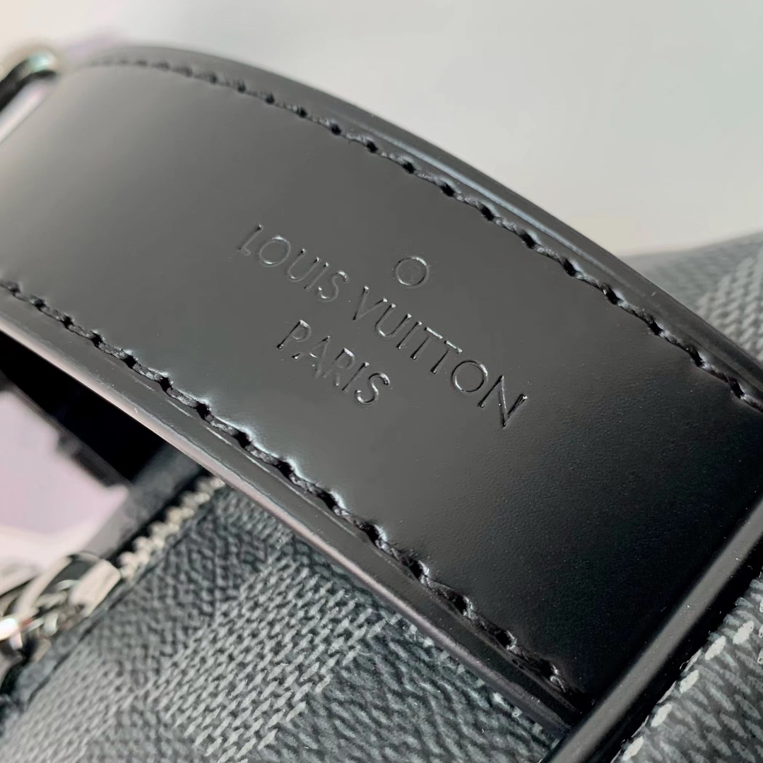 l0*is V*t0n locker dopp kit pouch -23 x 13 x 12cm