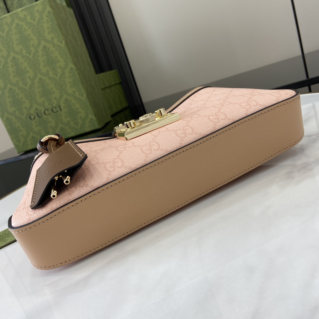 G*u*i padlock bag-26.5 x 13.5 x 4.5cm