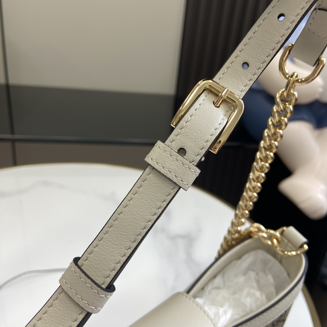 G*u*i padlock bag-26.5 x 13.5 x 4.5cm