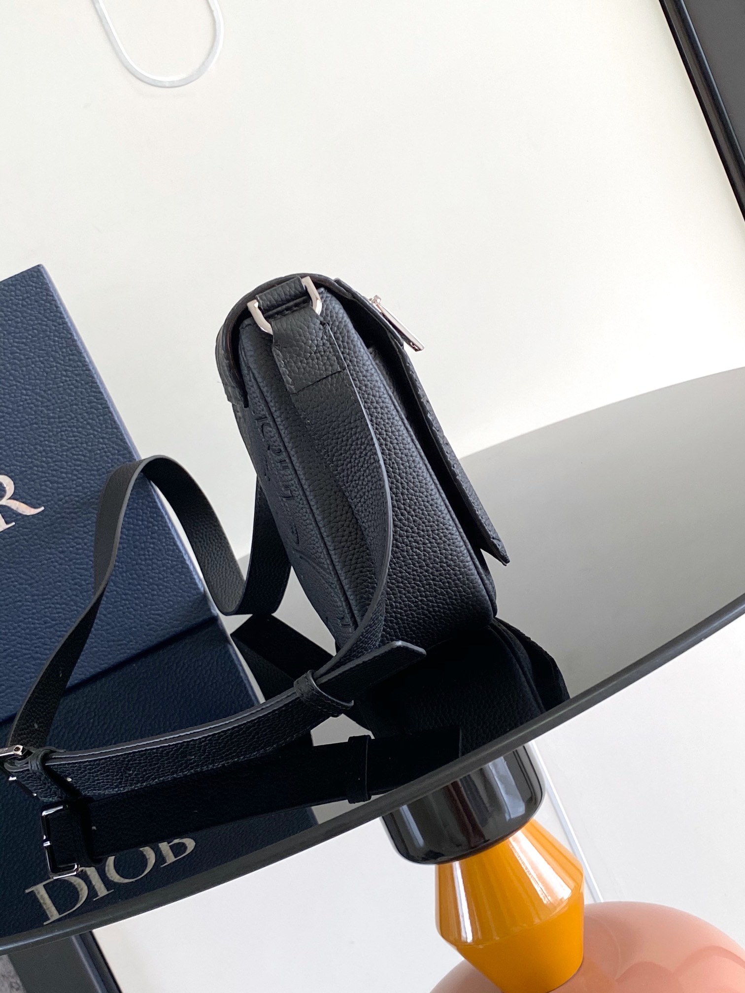 D*or men messenger bag-21 x 18 x 6cm