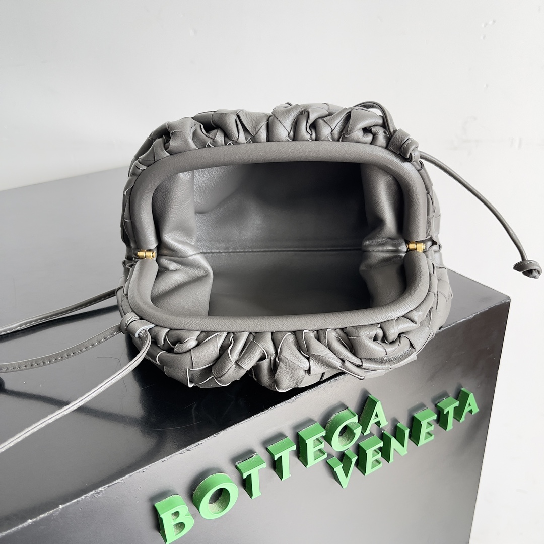 bo*te*ga Ve*ne*ta the pouch bag-22*9cm