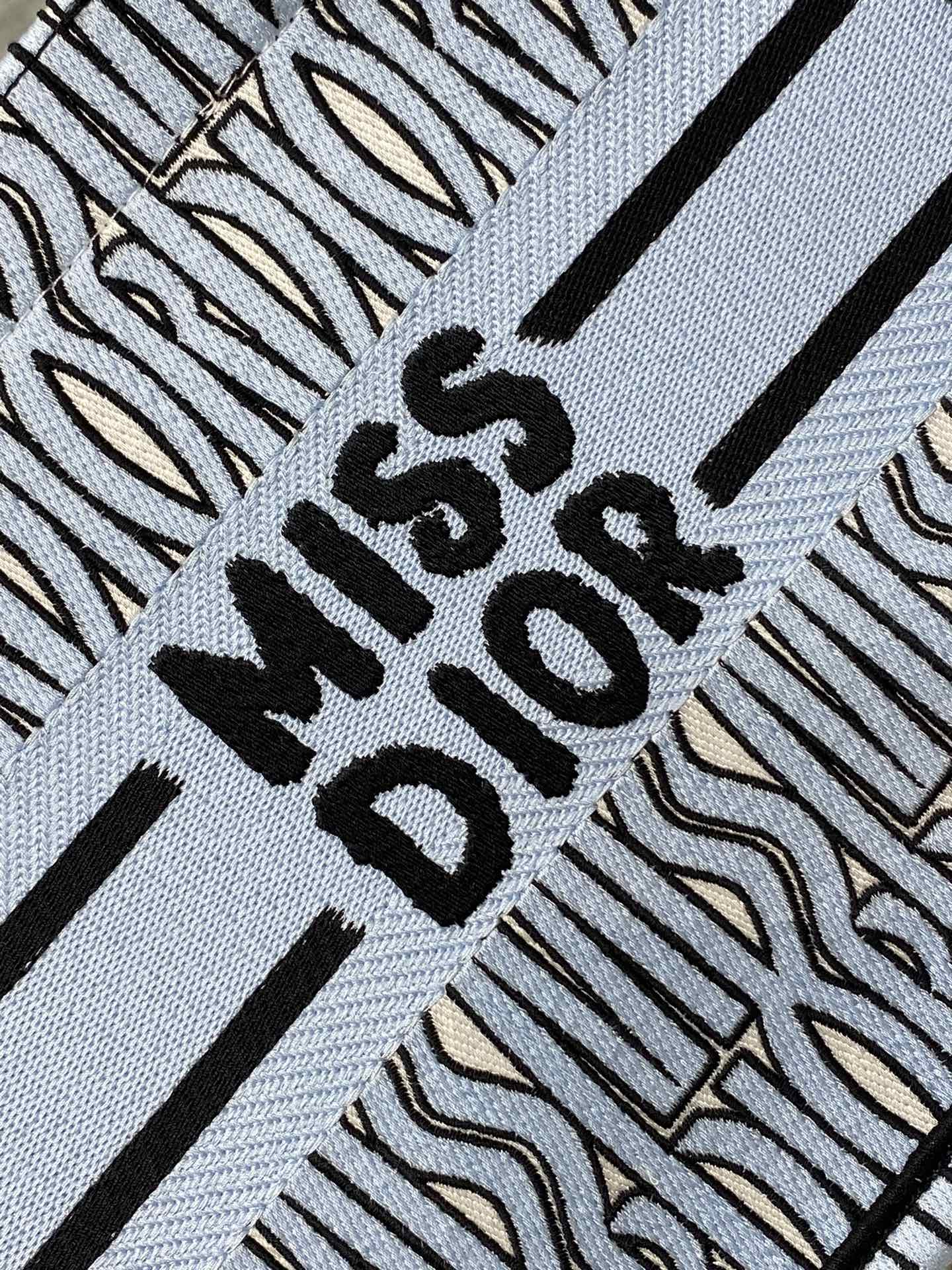 D*or small book tote-26*8*22cm