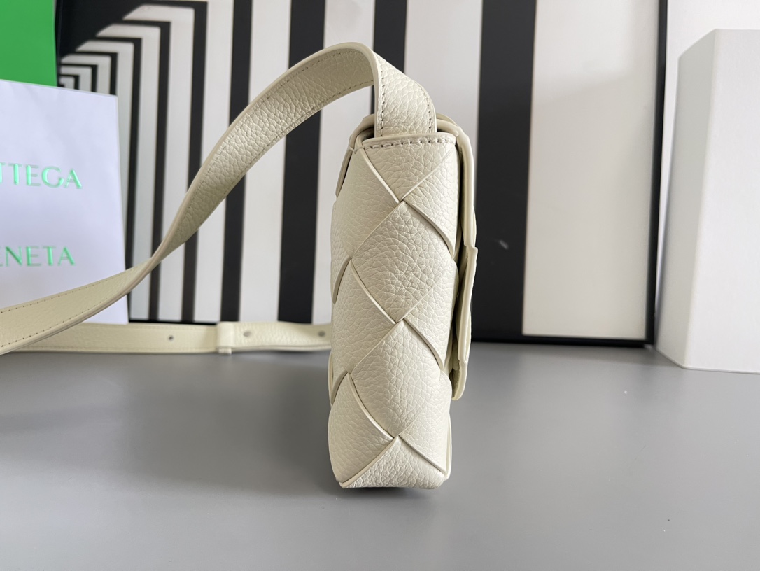 bo*te*ga Ve*ne*ta diago pouch-25x16.5x2cm