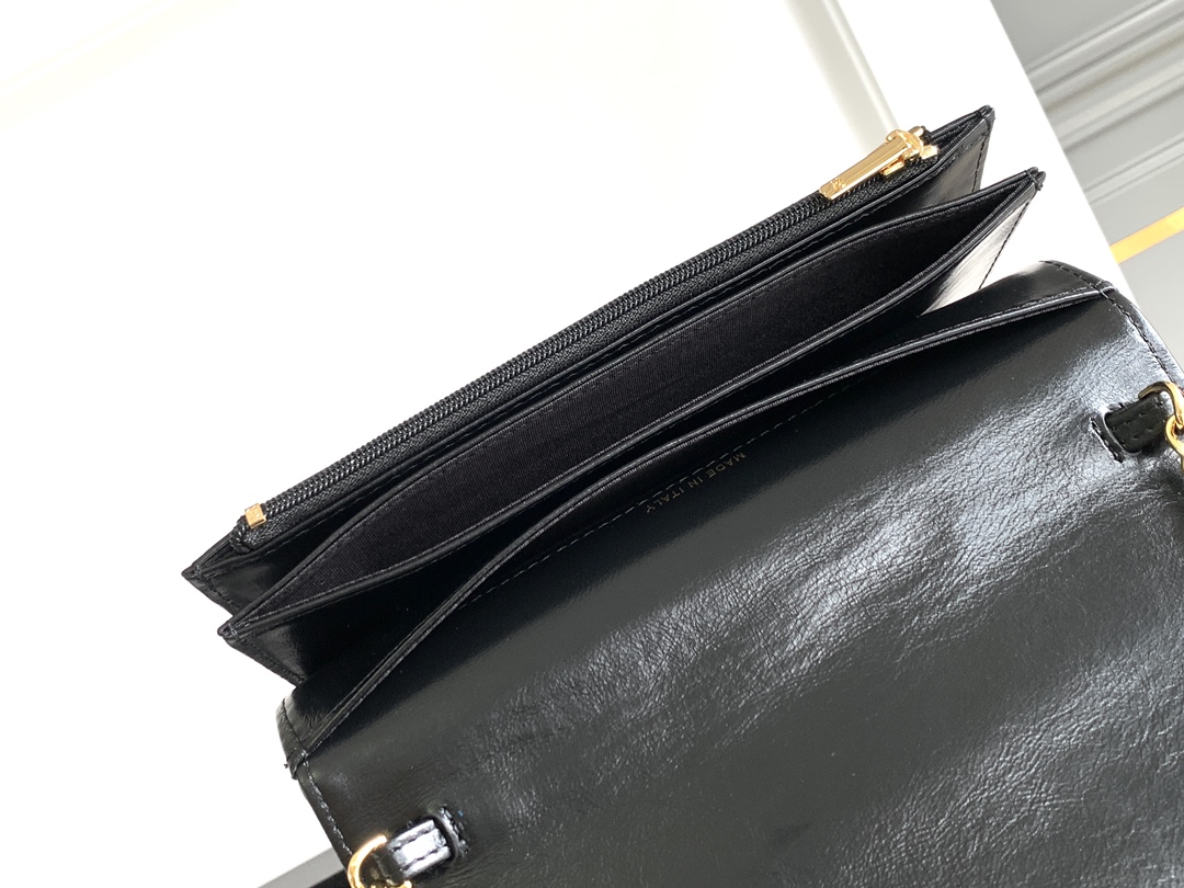 Ch@nel Clutch With Chain-Shiny Aged Calfskin -18.5 X 14.5CM